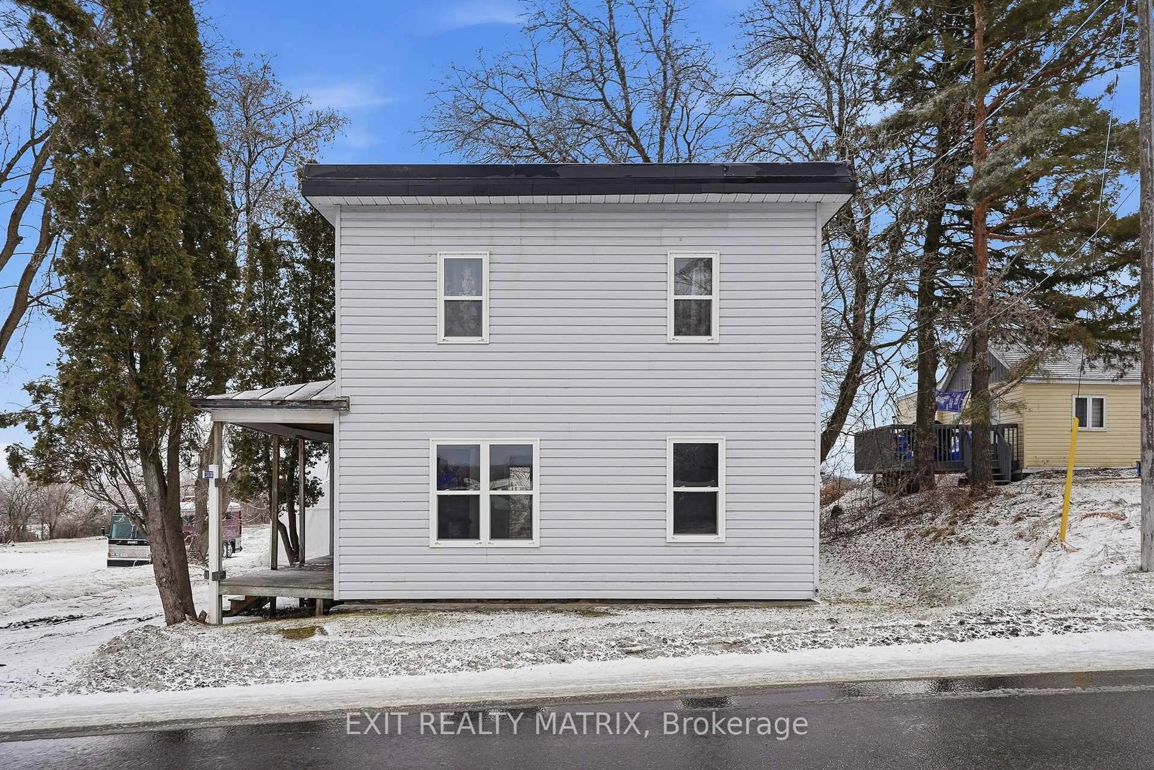 Home with vinyl exterior material, street for 21888 Laggan-Glenelg Rd, North Glengarry Ontario K0B 1E0