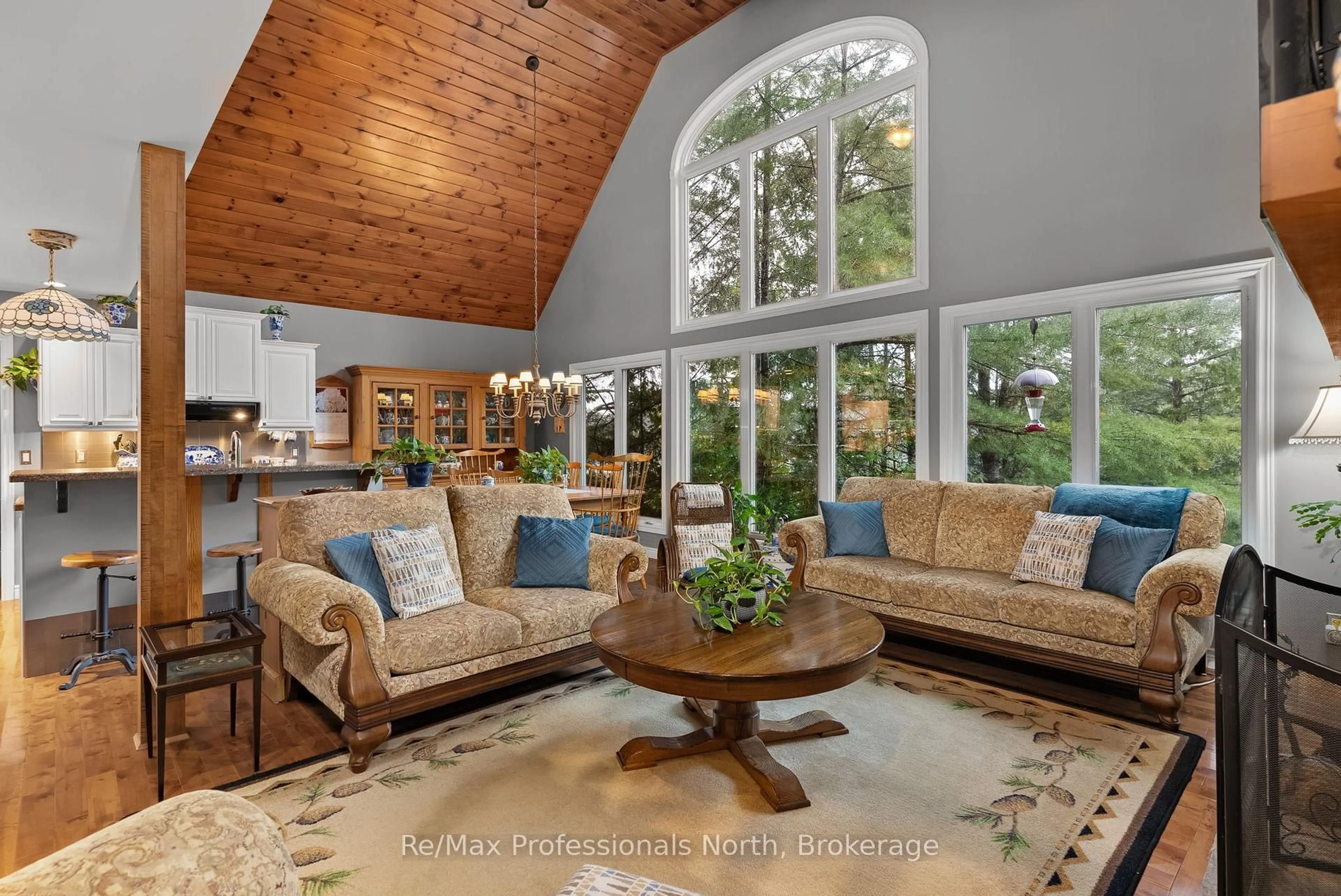 Living room with furniture, unknown for 1005 Laidlaw Ave, Gravenhurst Ontario L0K 2B0