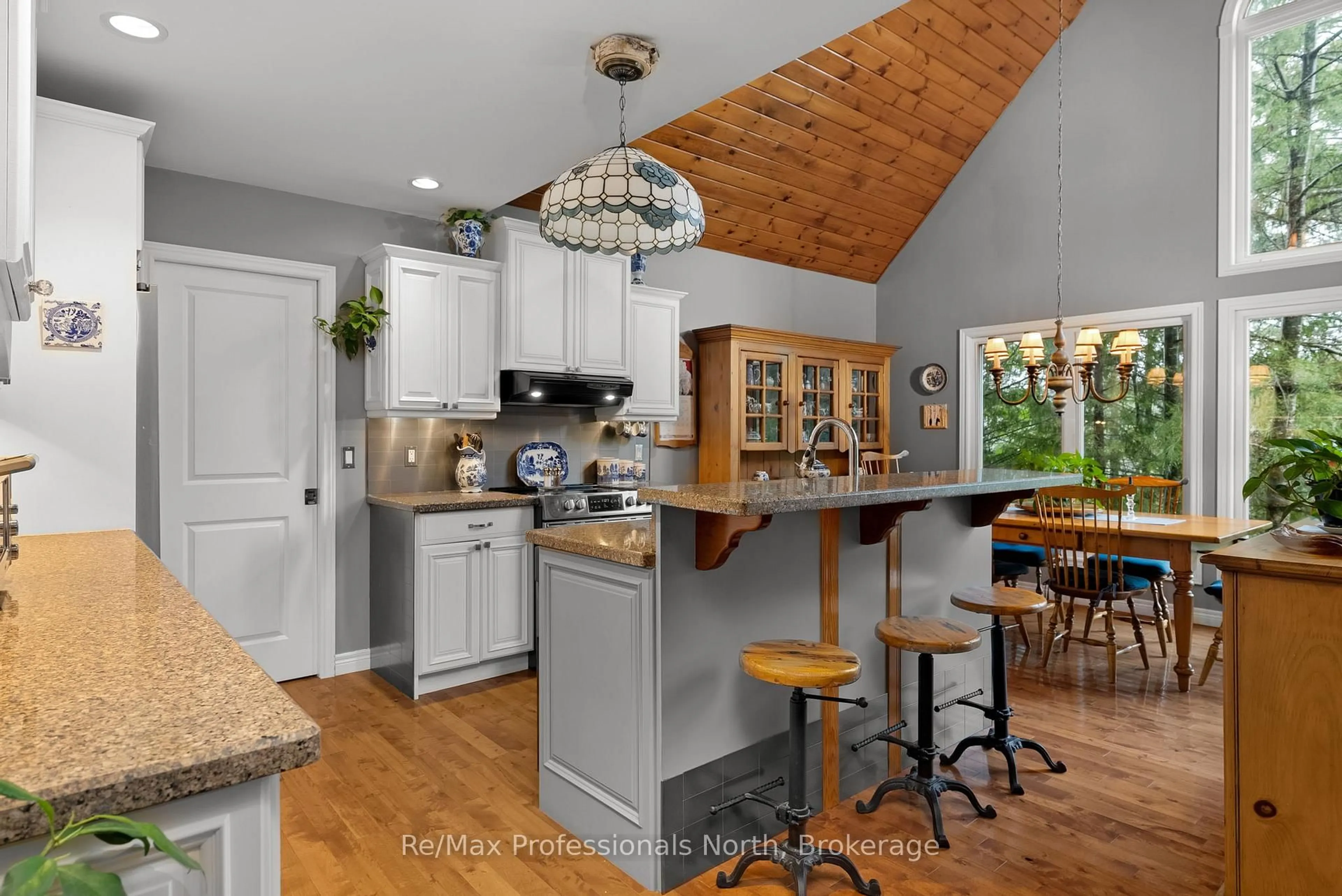 Open concept kitchen, unknown for 1005 Laidlaw Ave, Gravenhurst Ontario L0K 2B0