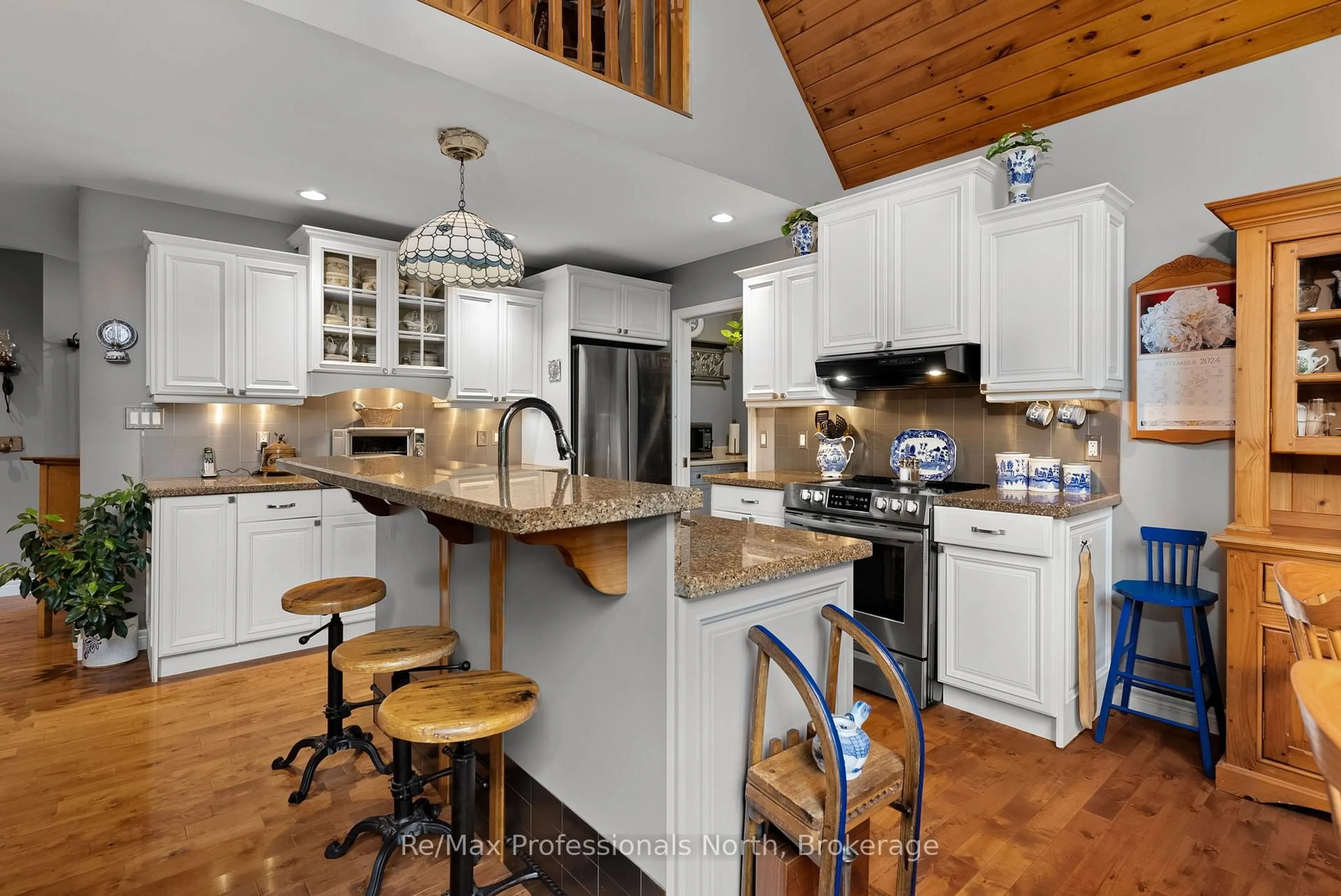Open concept kitchen, unknown for 1005 Laidlaw Ave, Gravenhurst Ontario L0K 2B0