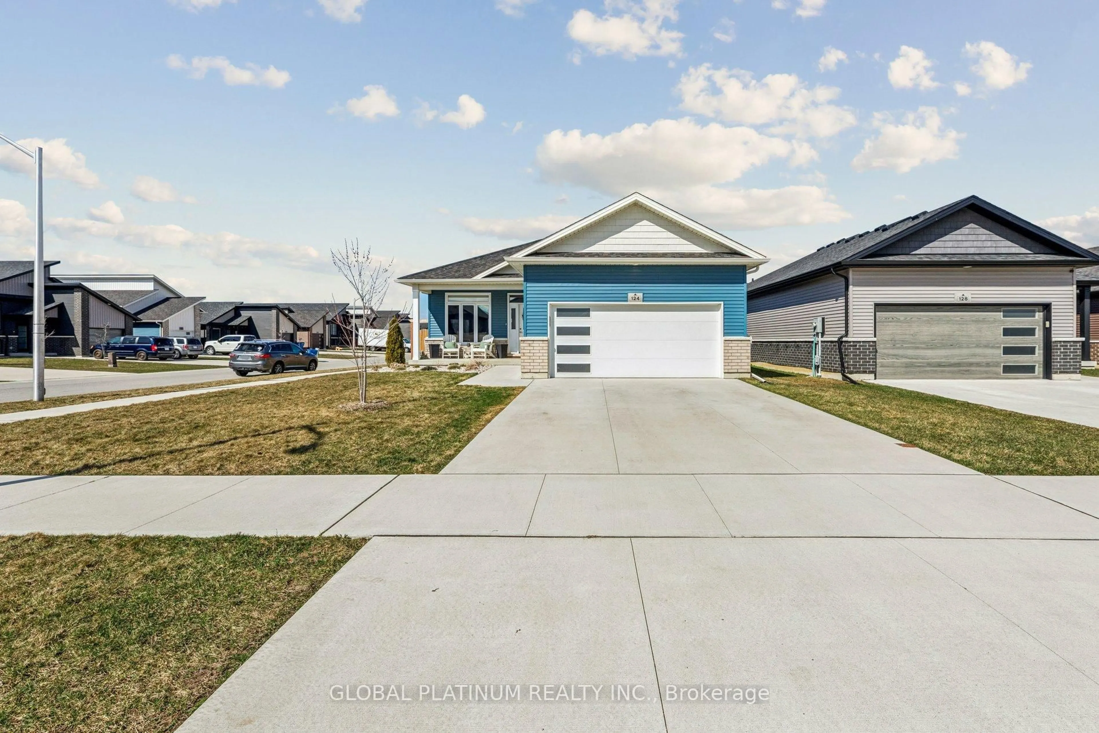 Home with vinyl exterior material, street for 124 Grassland Grve, Chatham-Kent Ontario N7M 0T2