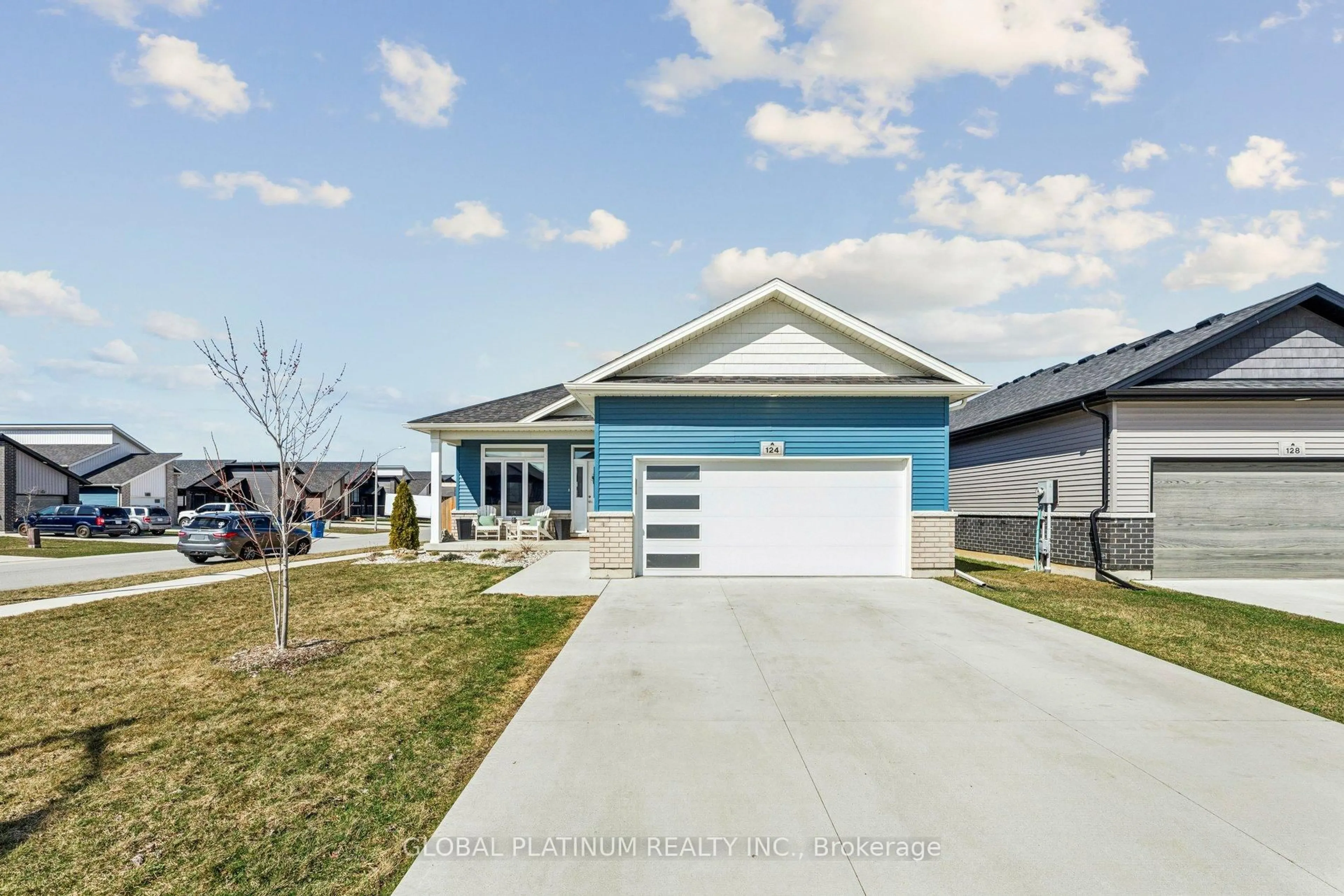 Home with vinyl exterior material, street for 124 Grassland Grve, Chatham-Kent Ontario N7M 0T2