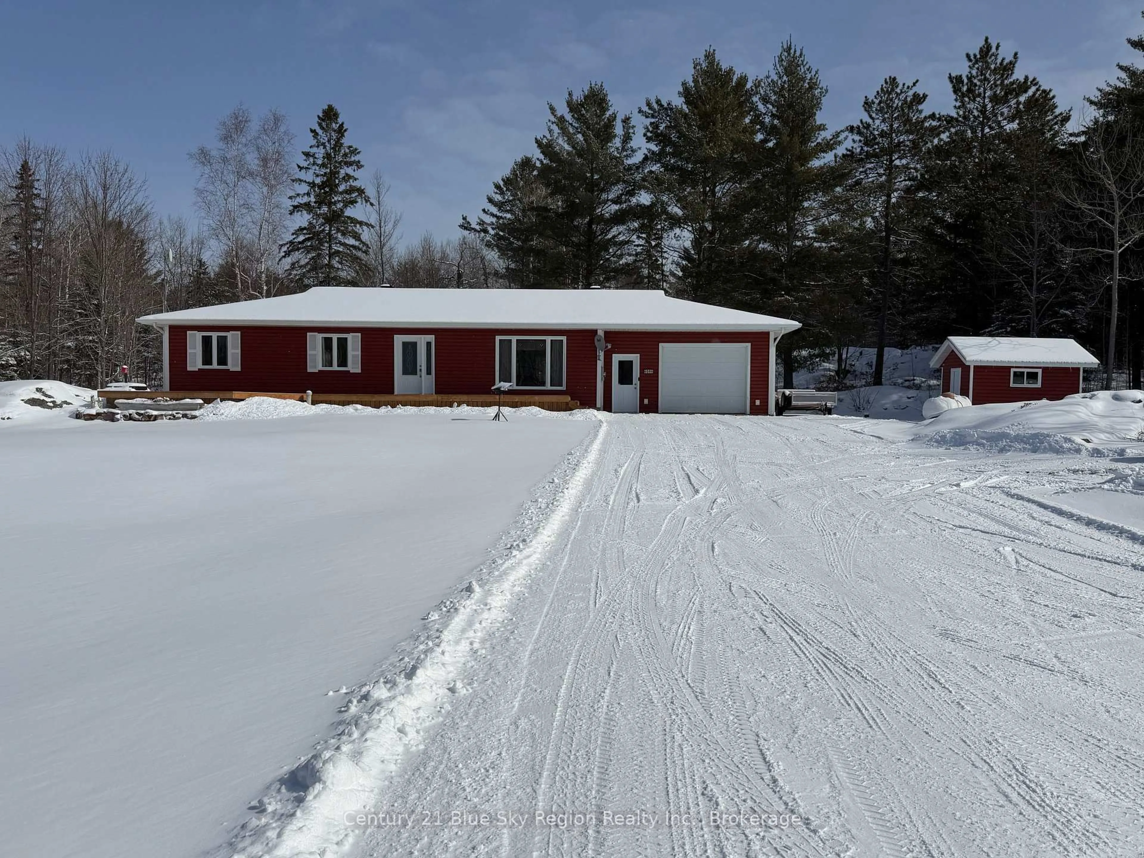 A pic from outside/outdoor area/front of a property/back of a property/a pic from drone, street for 54 SUNSET COVE Rd, Callander Ontario P0H 1H0