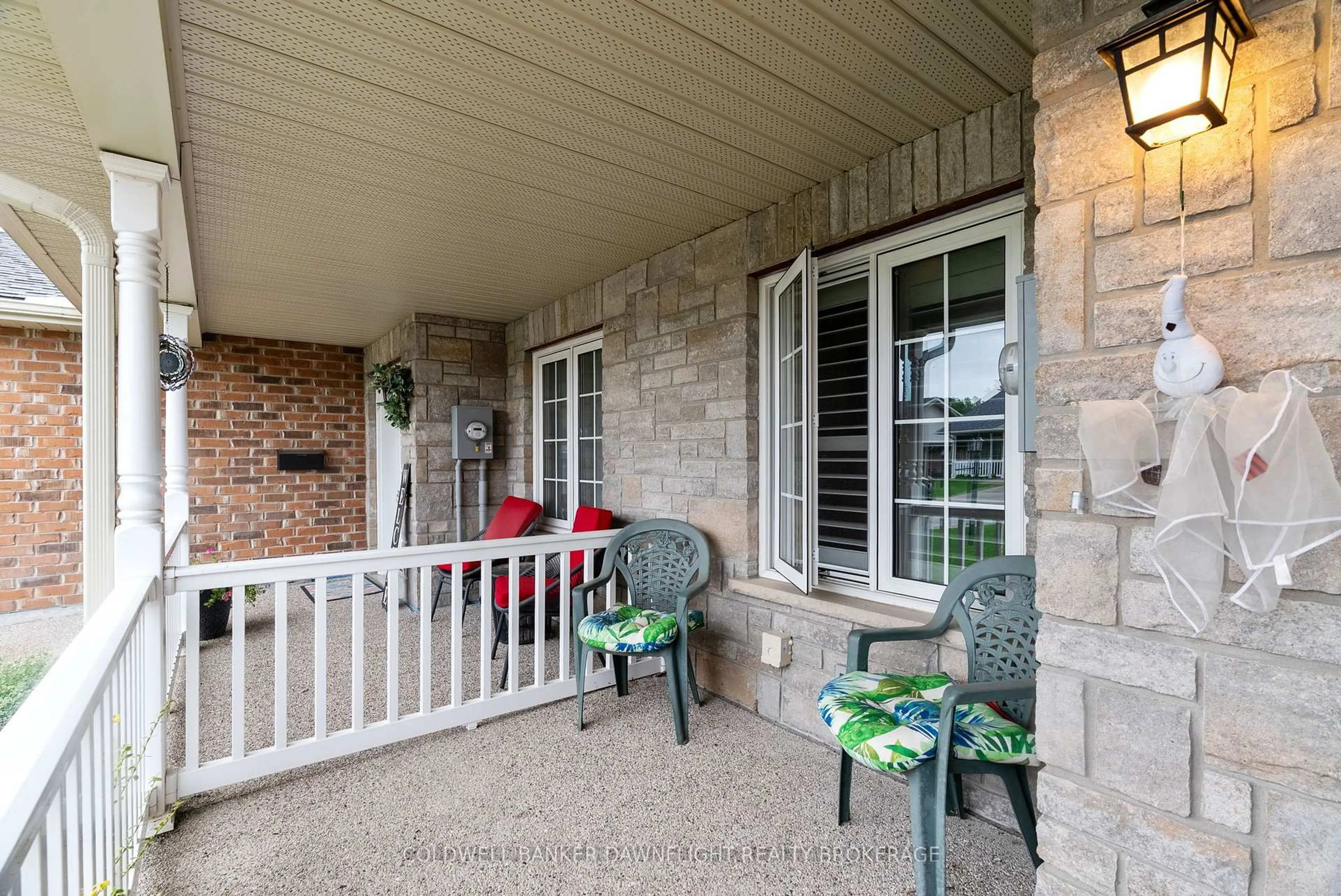 Patio, street for 18 Devon Dr, South Huron Ontario N0M 1S3