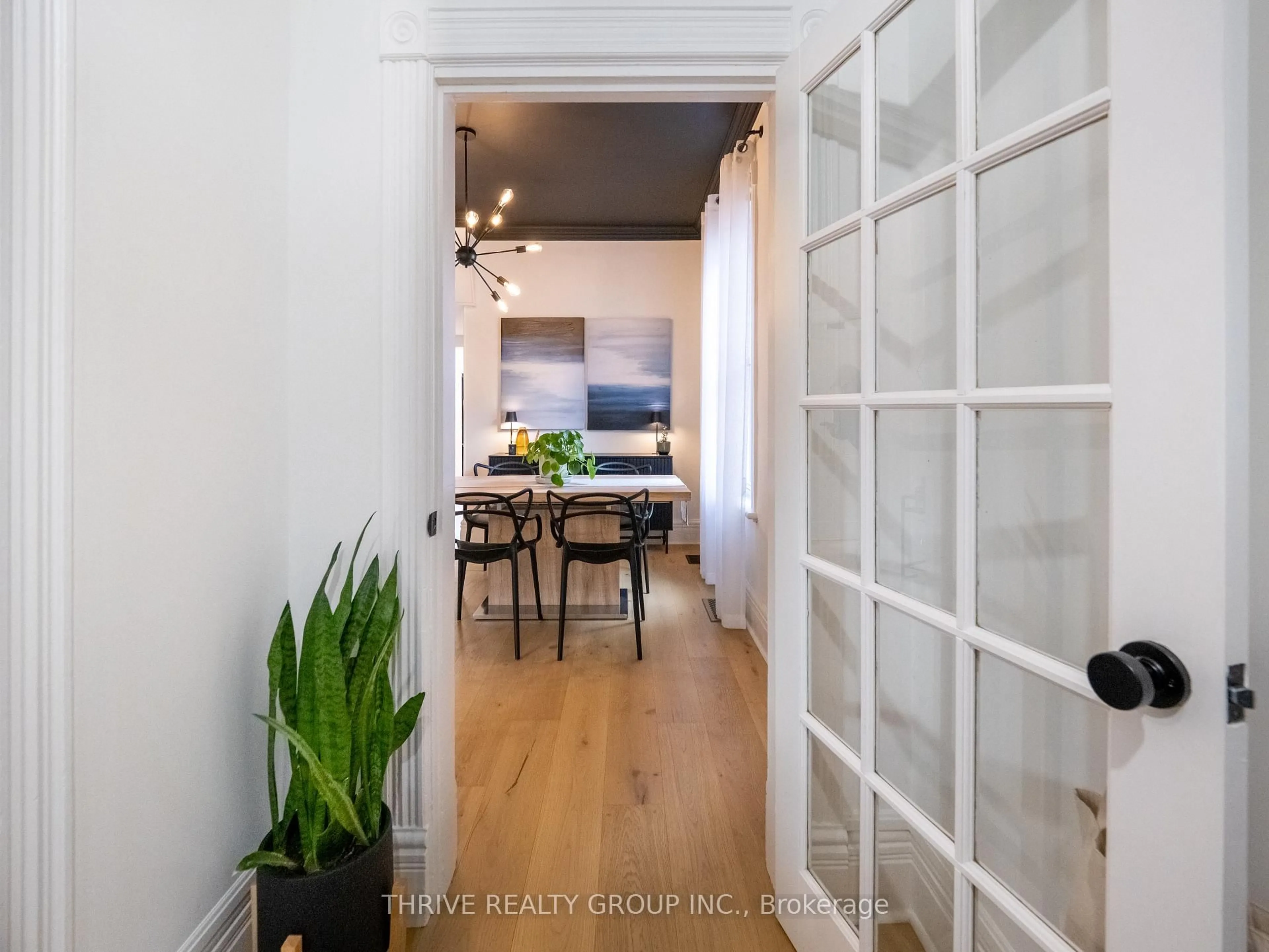 Indoor entryway for 12 Arthur St, London East Ontario N5Y 3B9