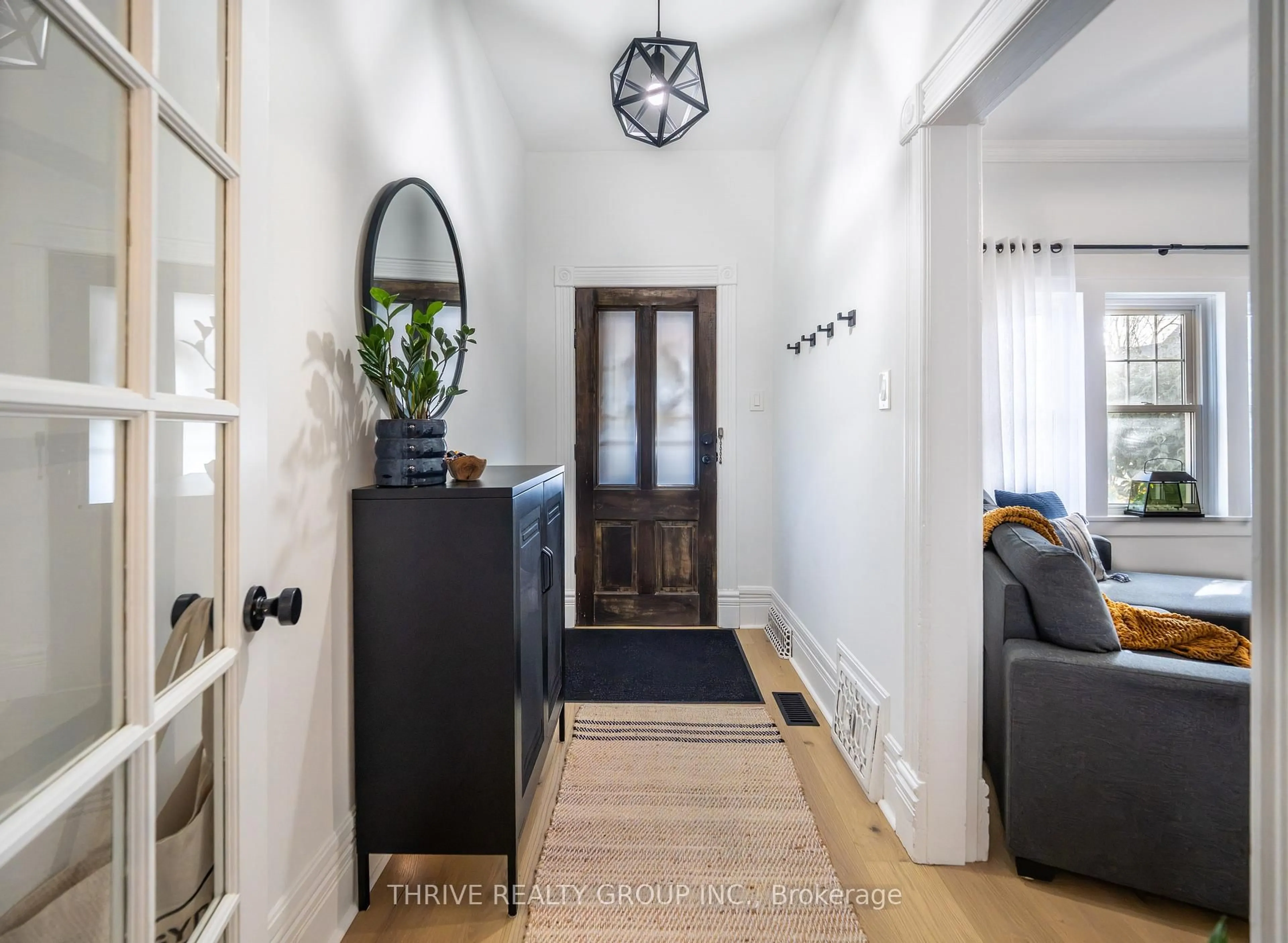 Indoor entryway for 12 Arthur St, London East Ontario N5Y 3B9