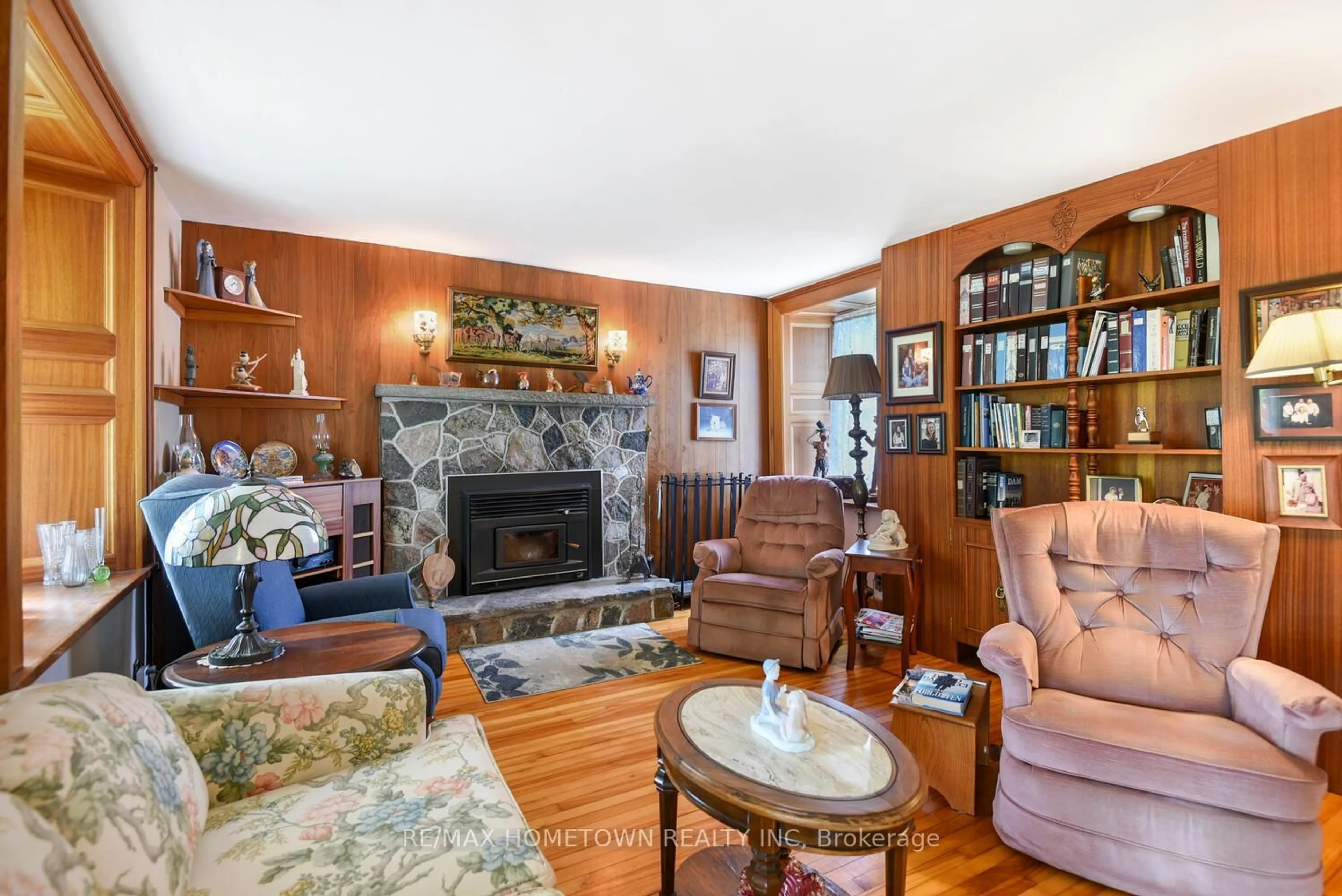 Living room with furniture, unknown for 7460 County Road 28 Rd, Elizabethtown-Kitley Ontario K0E 1A0