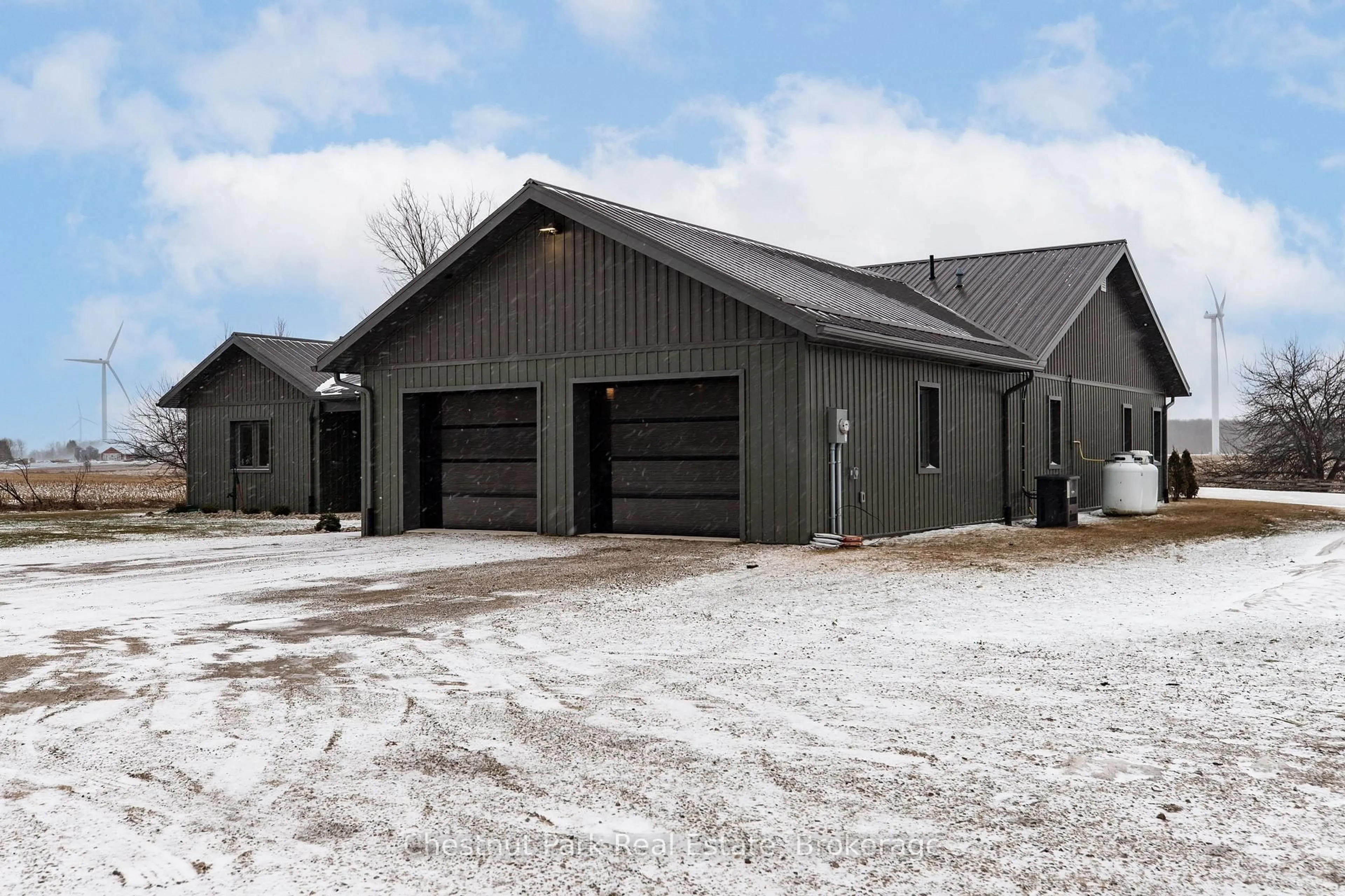 Indoor garage for 1415 6 Concession, Kincardine Ontario N0G 2T0