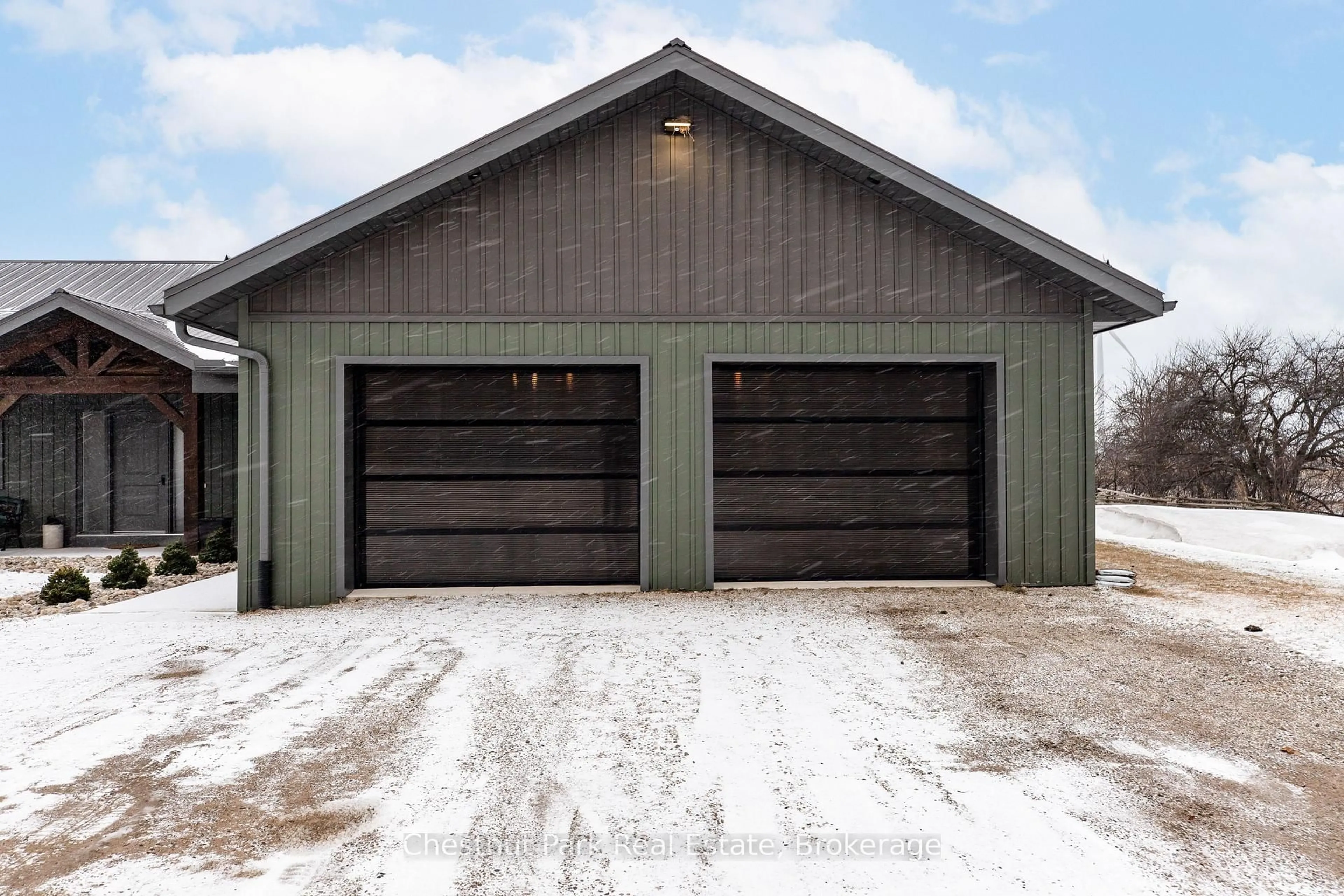 Indoor garage for 1415 6 Concession, Kincardine Ontario N0G 2T0