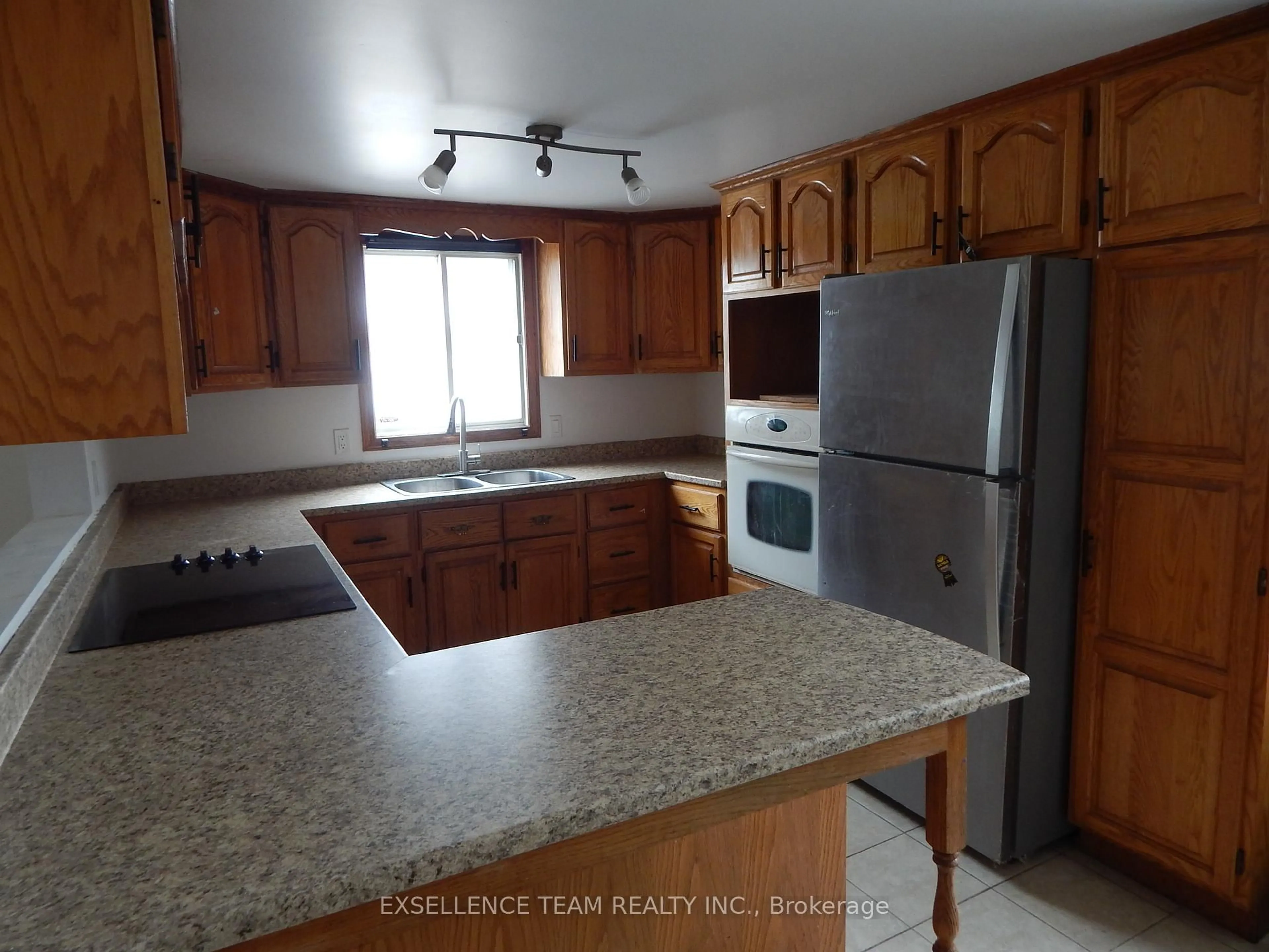 Standard kitchen, unknown for 107 Louisa St, Cornwall Ontario K6H 4P7