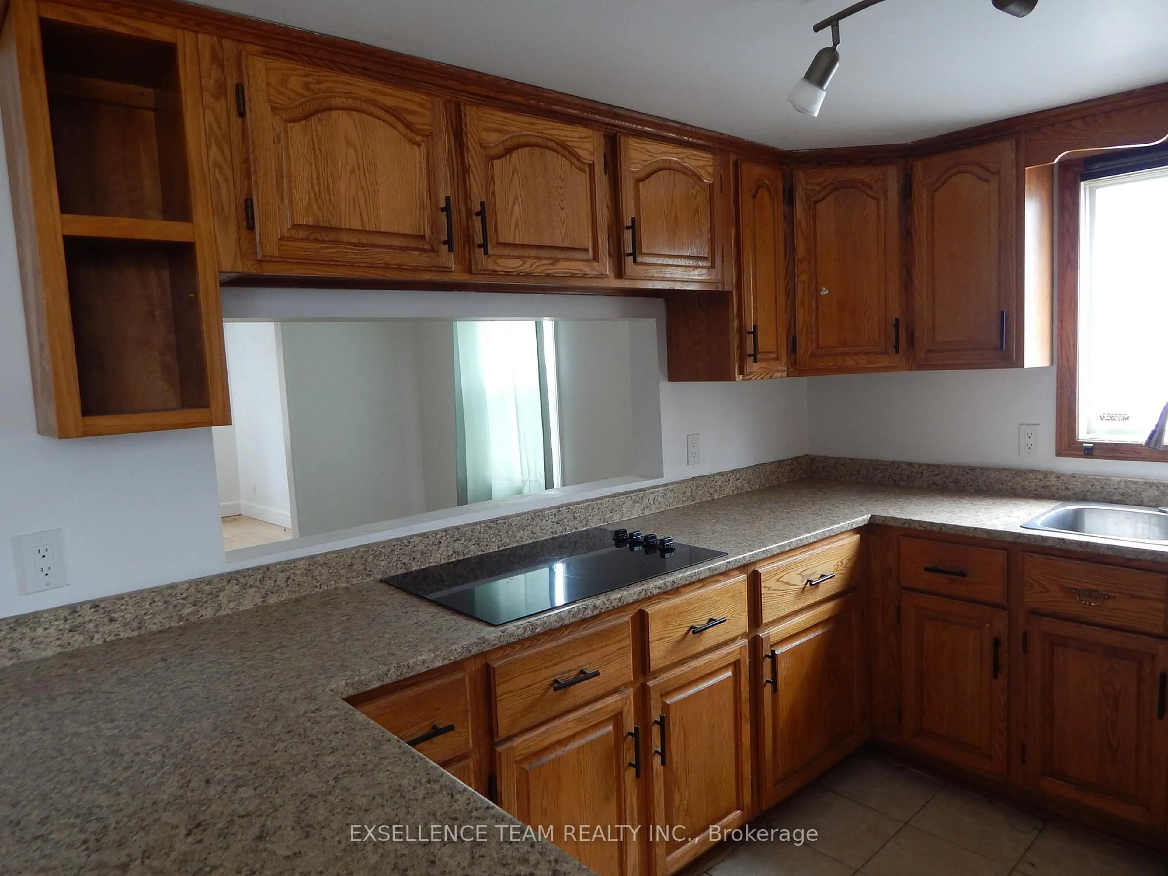 Standard kitchen, unknown for 107 Louisa St, Cornwall Ontario K6H 4P7