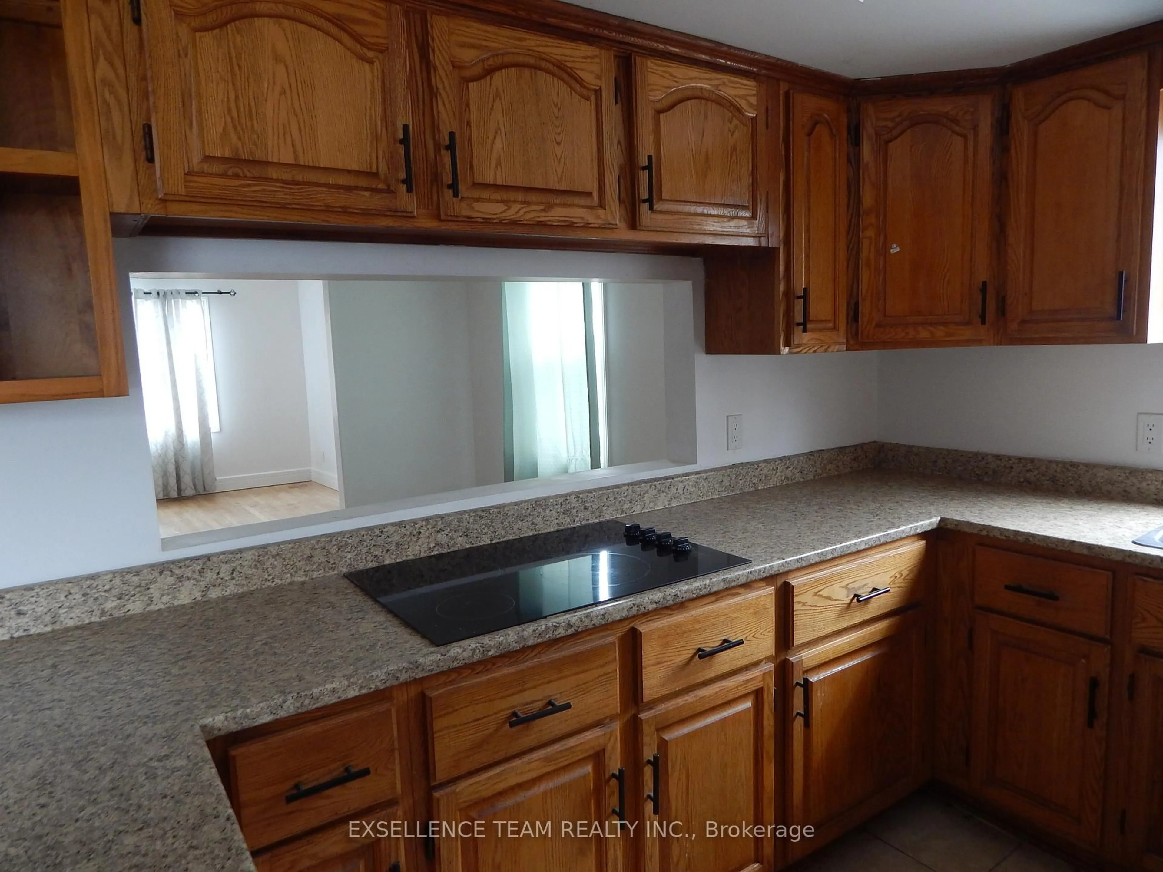Standard kitchen, unknown for 107 Louisa St, Cornwall Ontario K6H 4P7