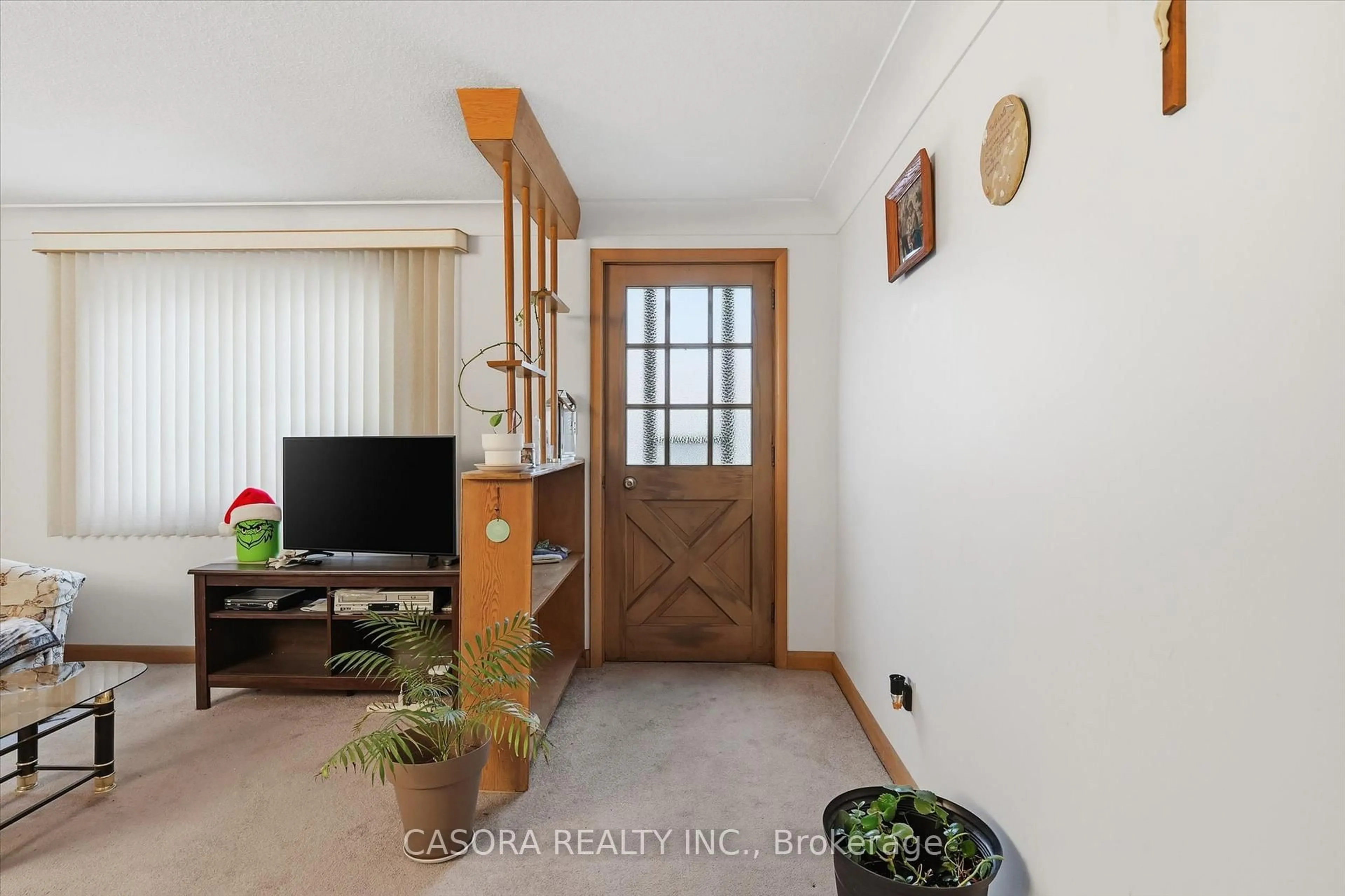 A pic of a room for 17 Queen St, Thorold Ontario L2V 2P7