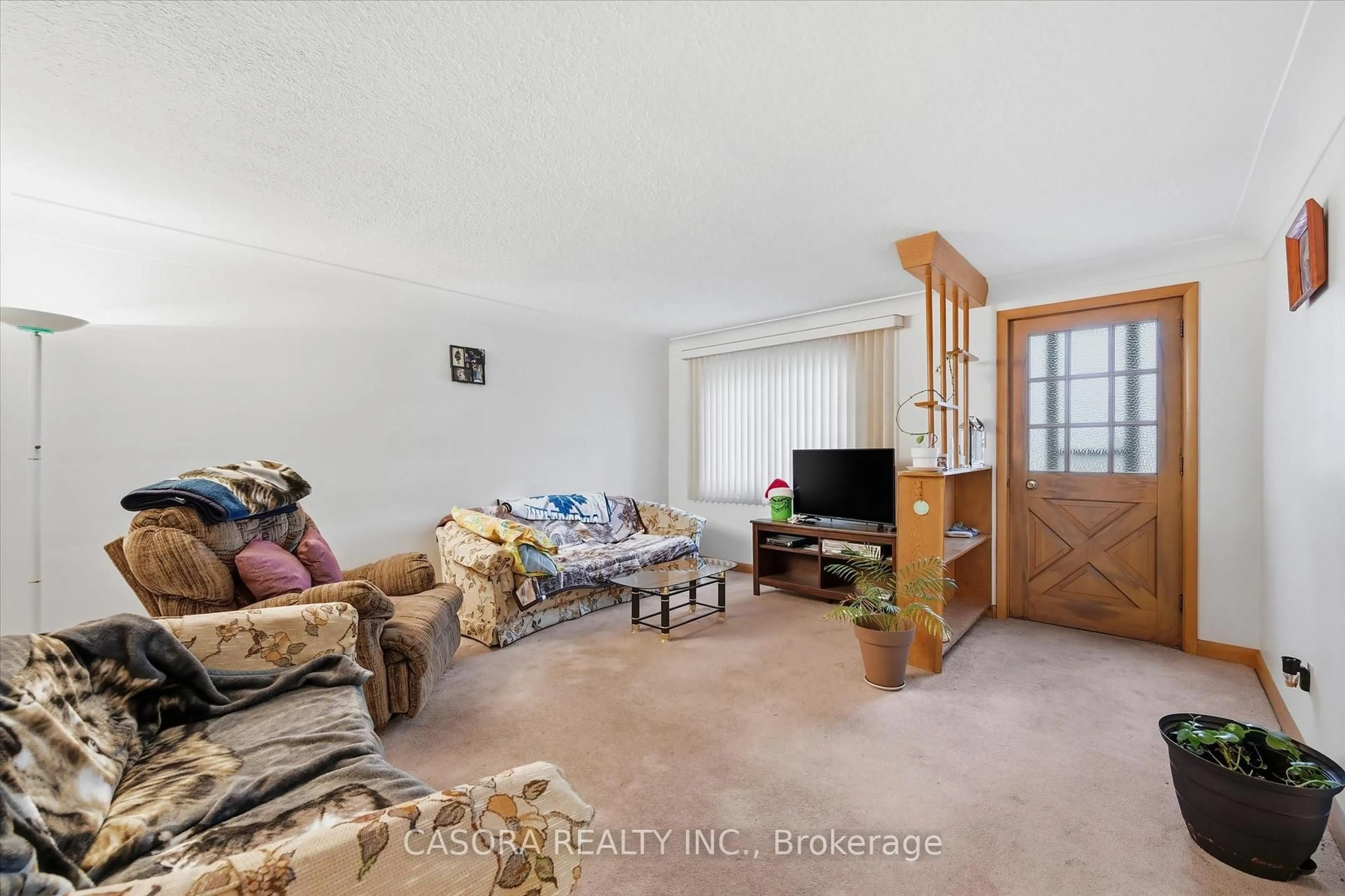 Living room with furniture, unknown for 17 Queen St, Thorold Ontario L2V 2P7