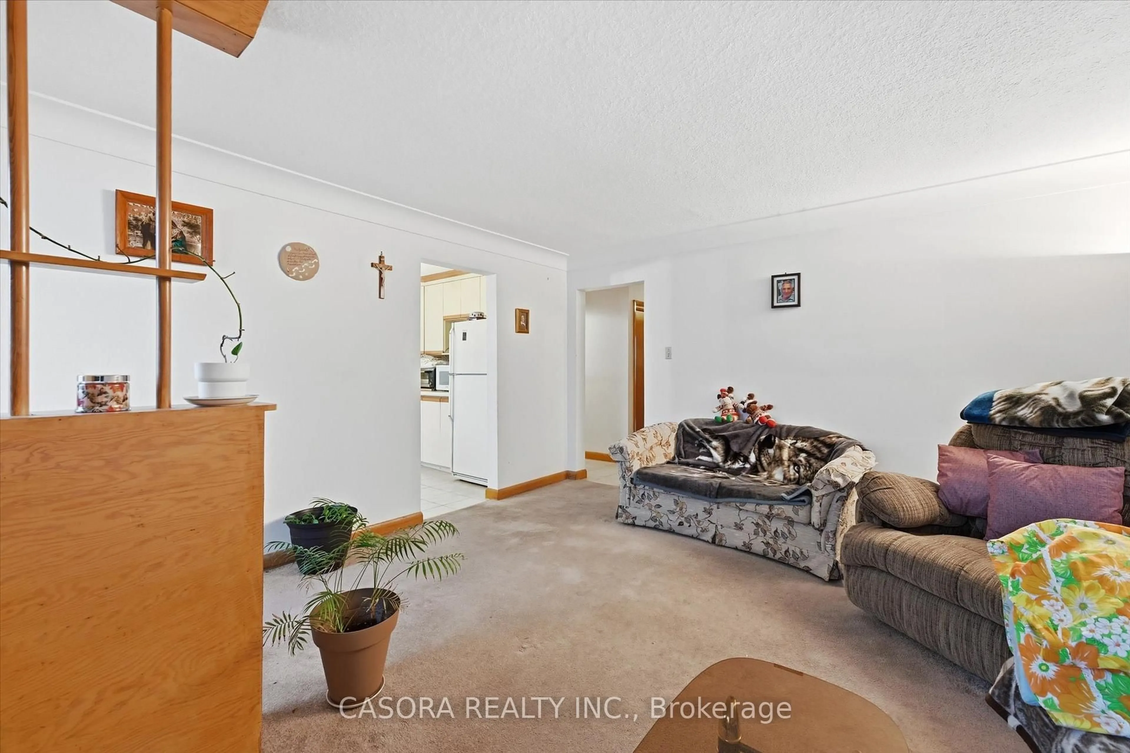 Living room with furniture, unknown for 17 Queen St, Thorold Ontario L2V 2P7