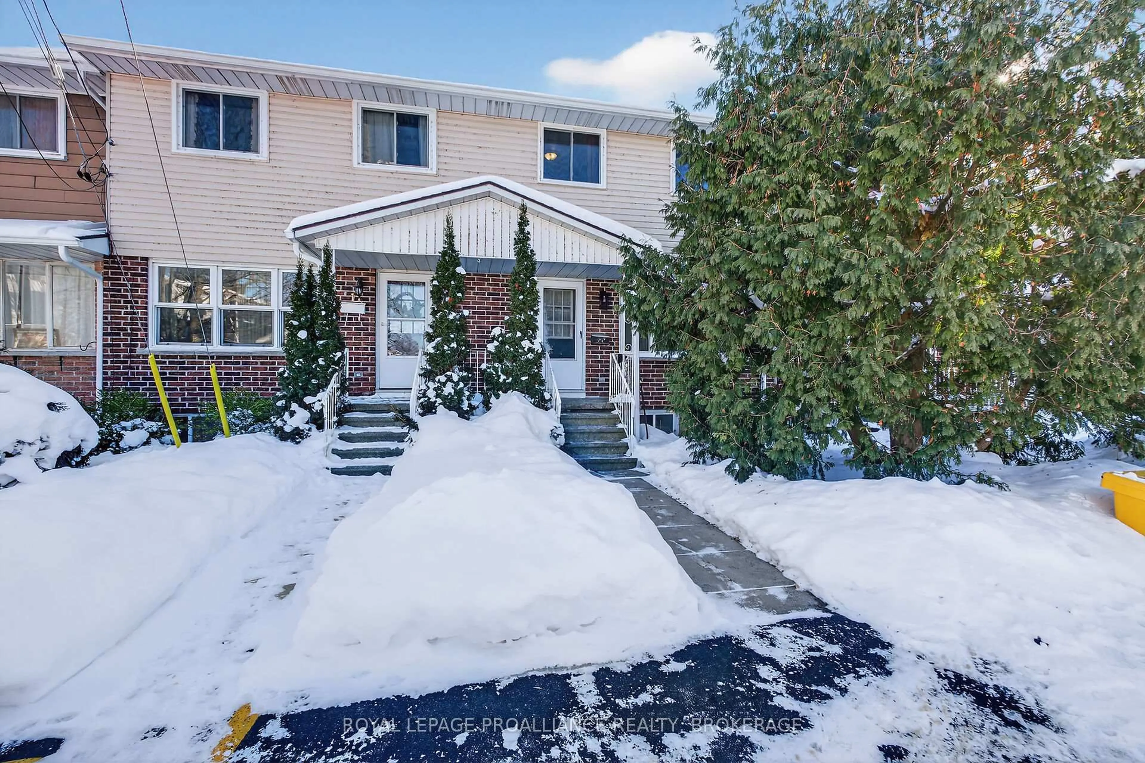 Patio, street for 23 Addington St #12, Loyalist Ontario K7N 1C6