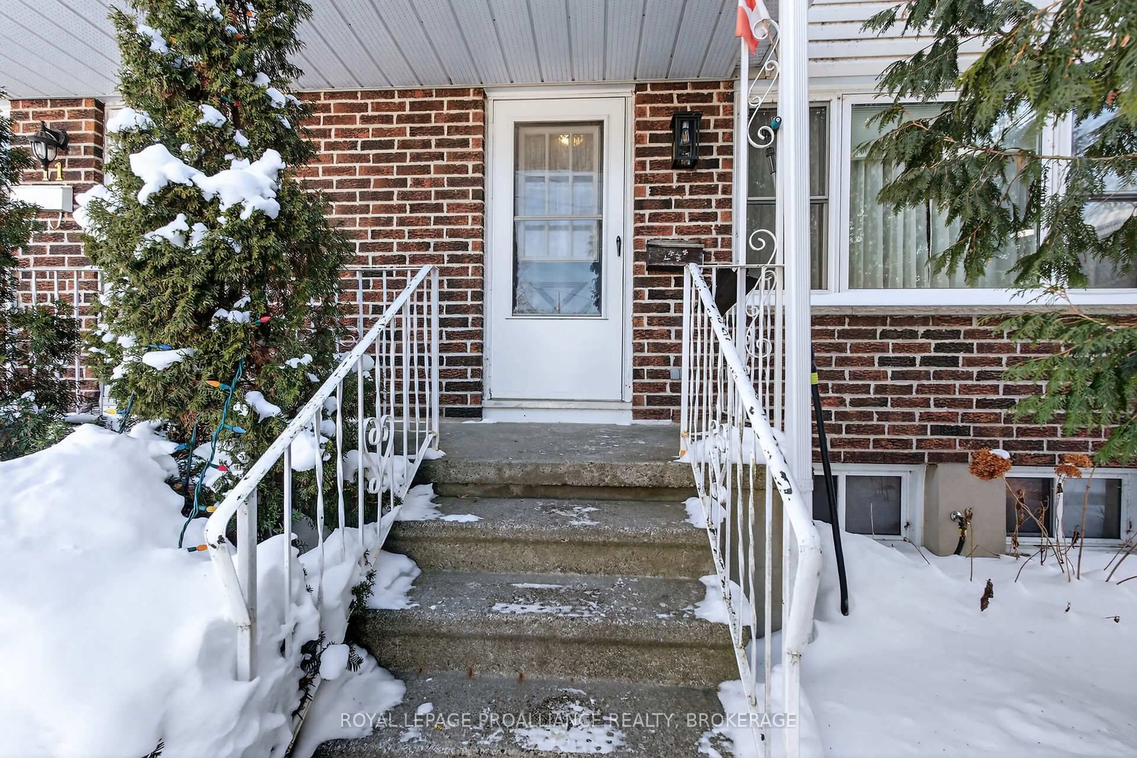 Indoor entryway for 23 Addington St #12, Loyalist Ontario K7N 1C6