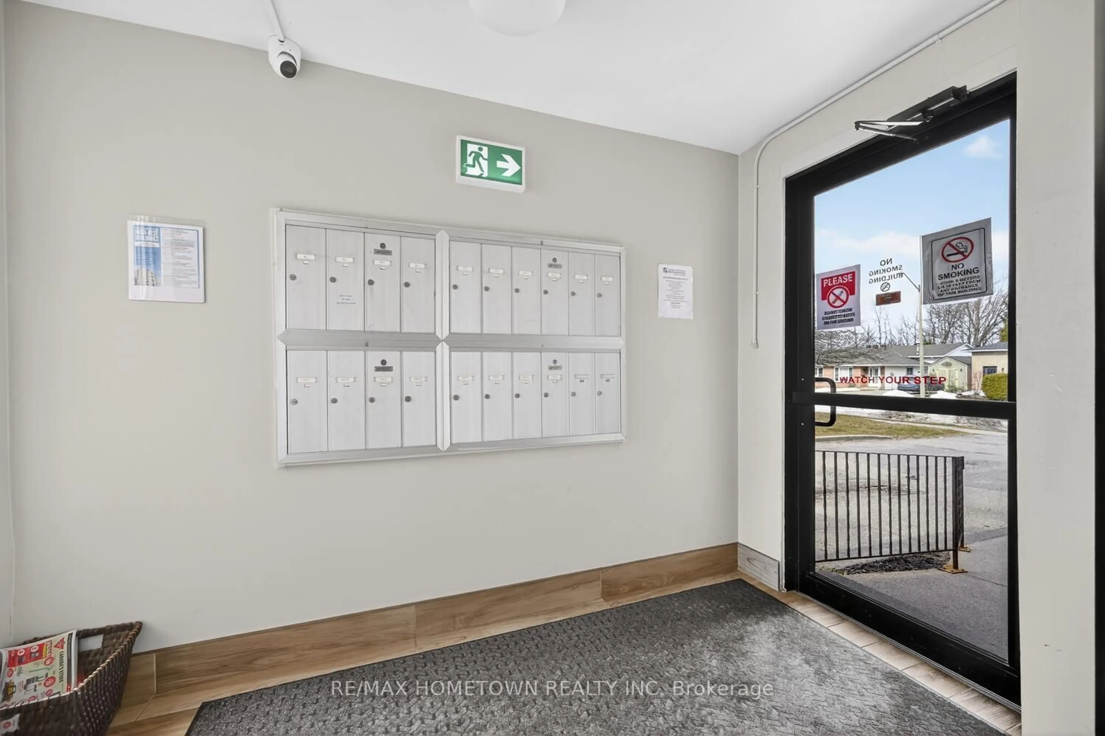 Indoor foyer for 819 Macodrum Dr #15, Brockville Ontario K6V 6P6