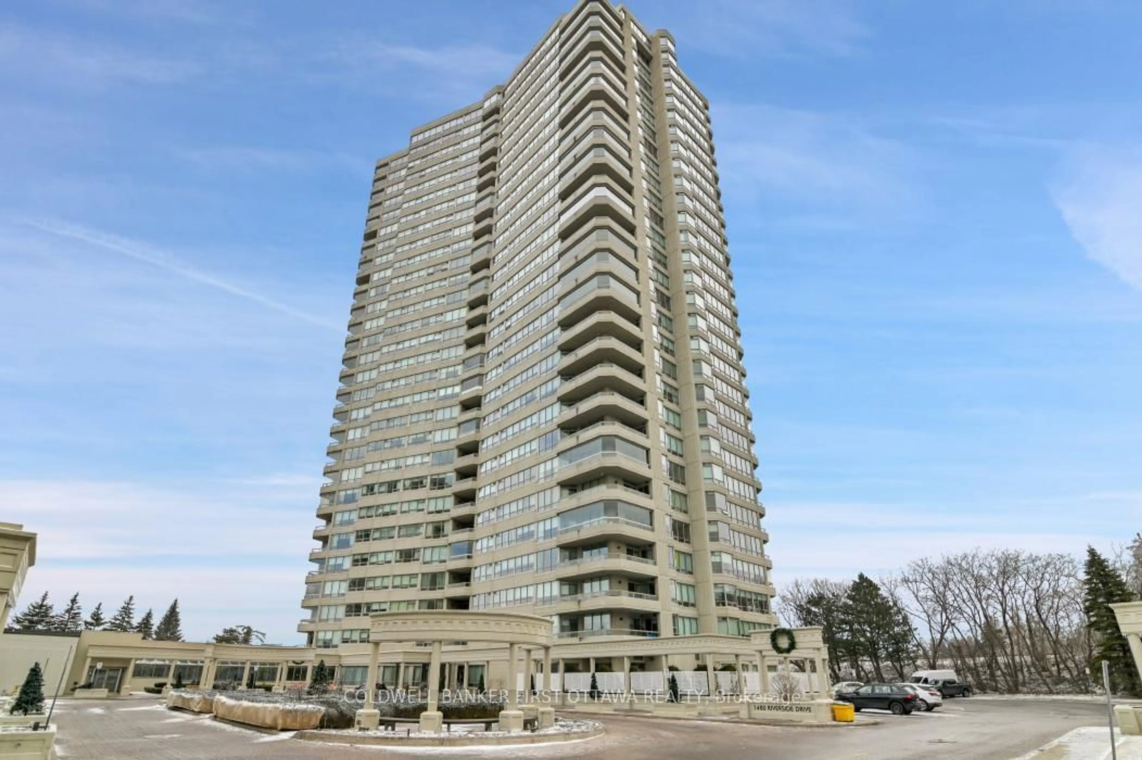 Indoor foyer for 1480 Riverside Dr #2702, Ottawa Ontario K1G 5H2