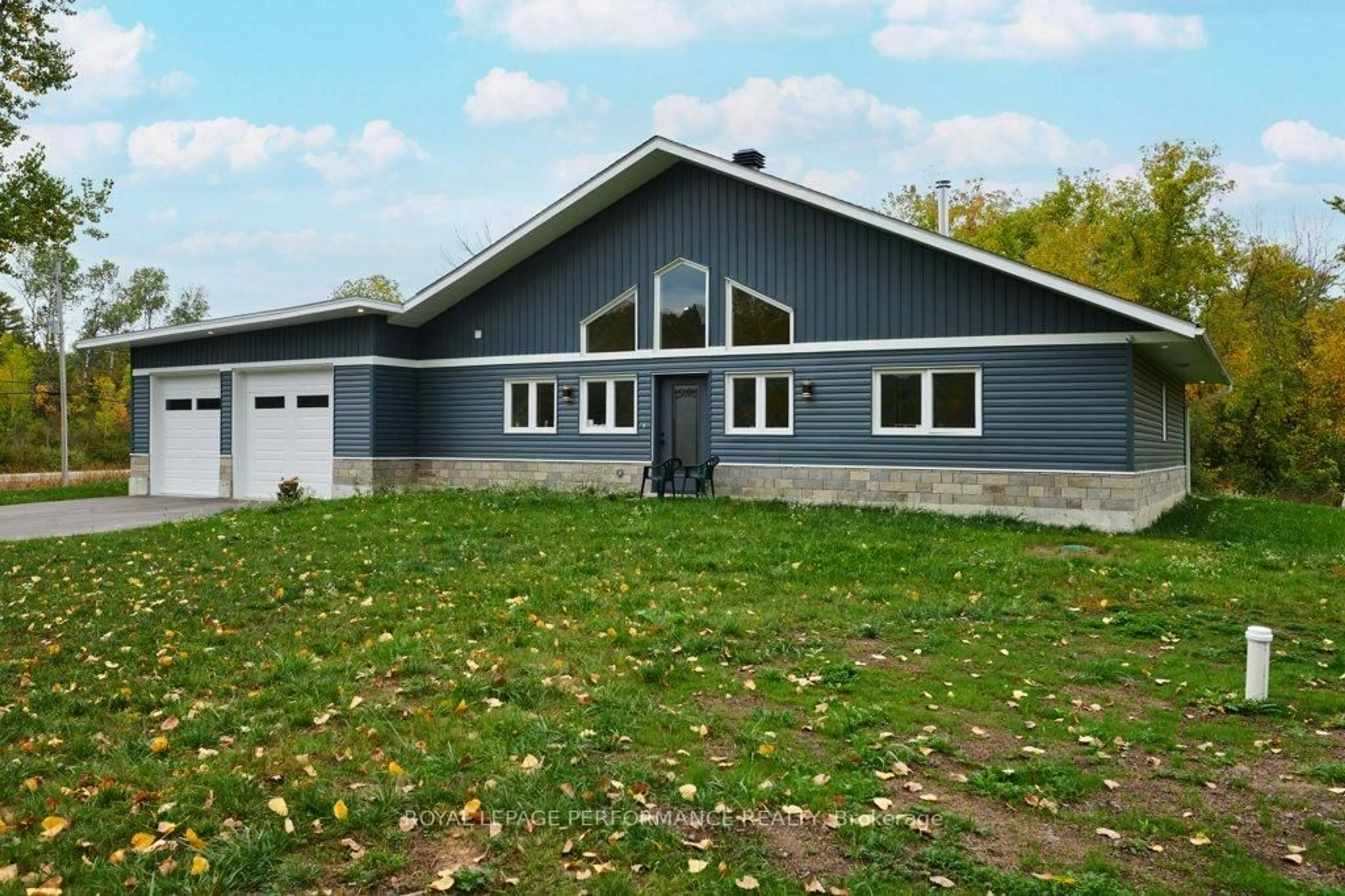 Home with vinyl exterior material, building for 1797 March Rd, Carp Ontario K0A 1L0