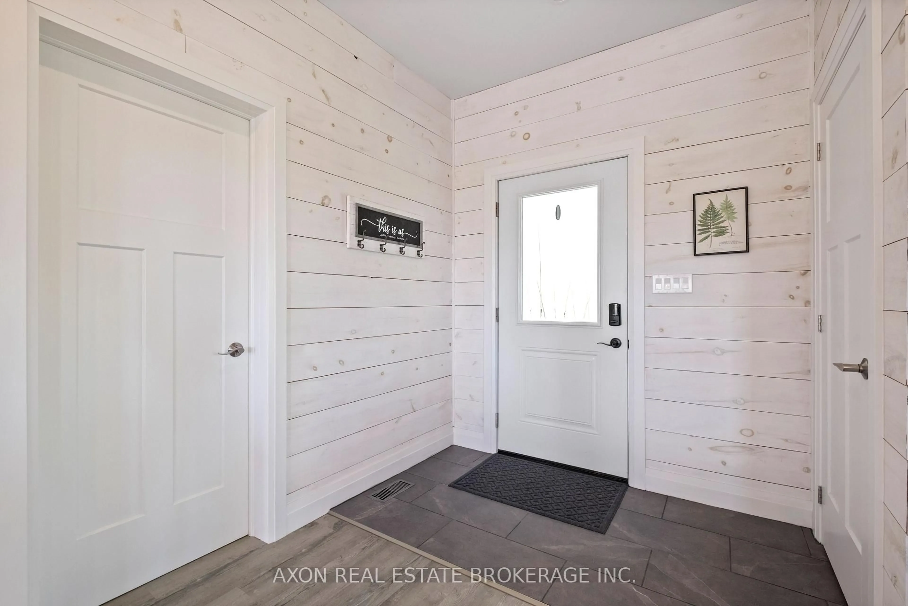 Indoor entryway for 1022 Briscoe Bay Lane, Battersea Ontario K0H 1H0