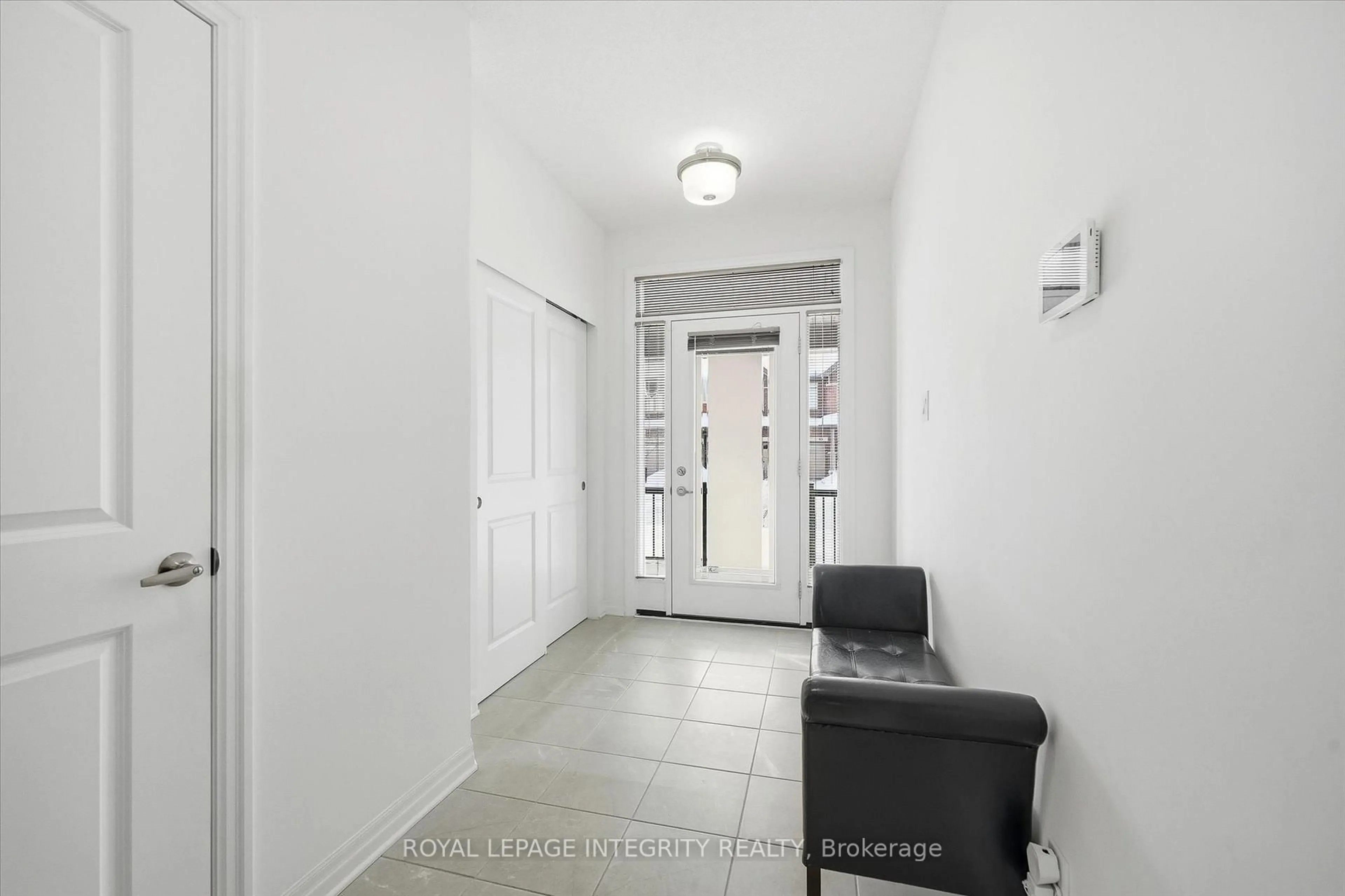 Indoor entryway for 88 Chevron Pl, Orleans Ontario K1W 0L6