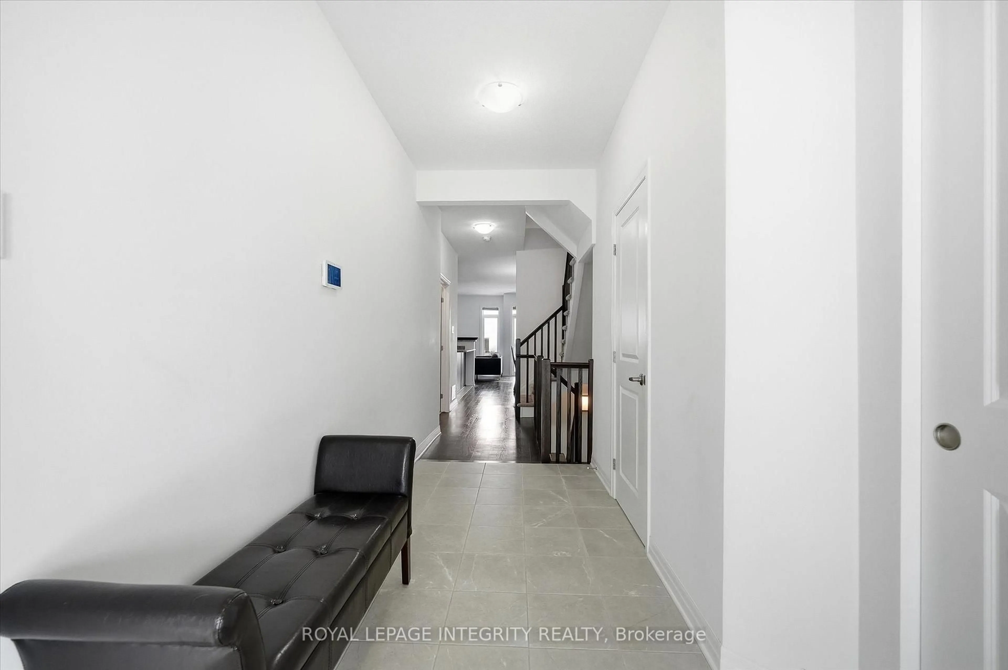 Indoor foyer for 88 Chevron Pl, Orleans Ontario K1W 0L6