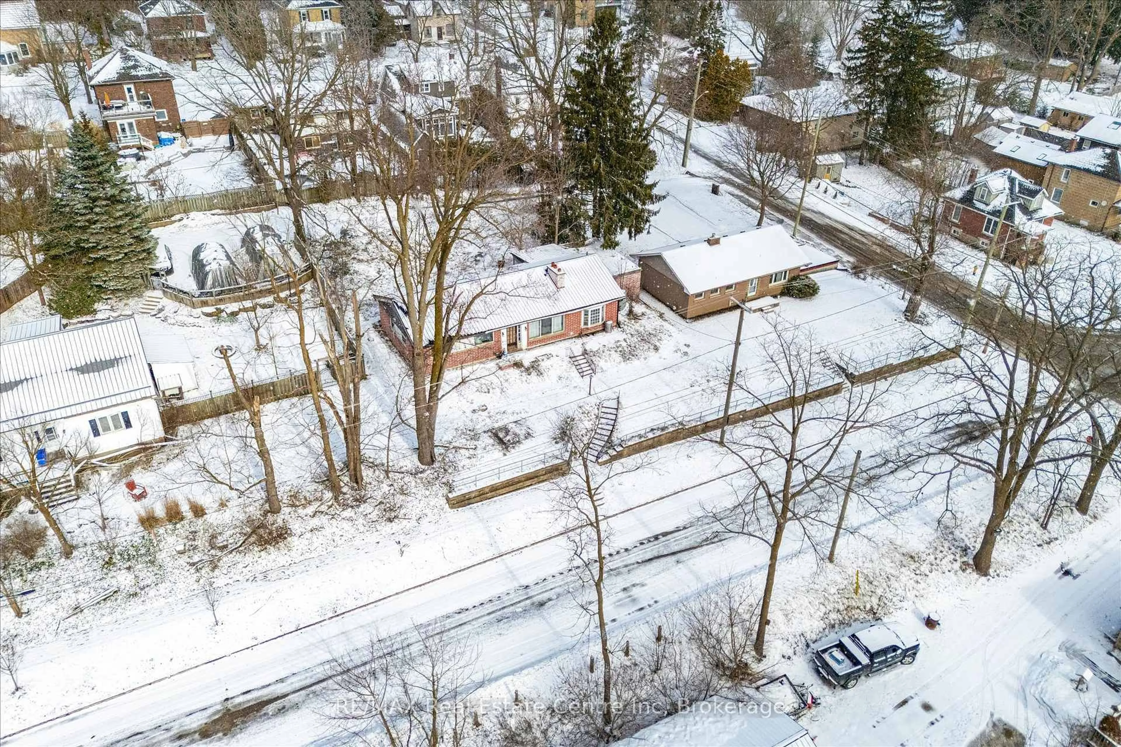 A pic from outside/outdoor area/front of a property/back of a property/a pic from drone, street for 289 St Patrick St, Centre Wellington Ontario N1M 1M5