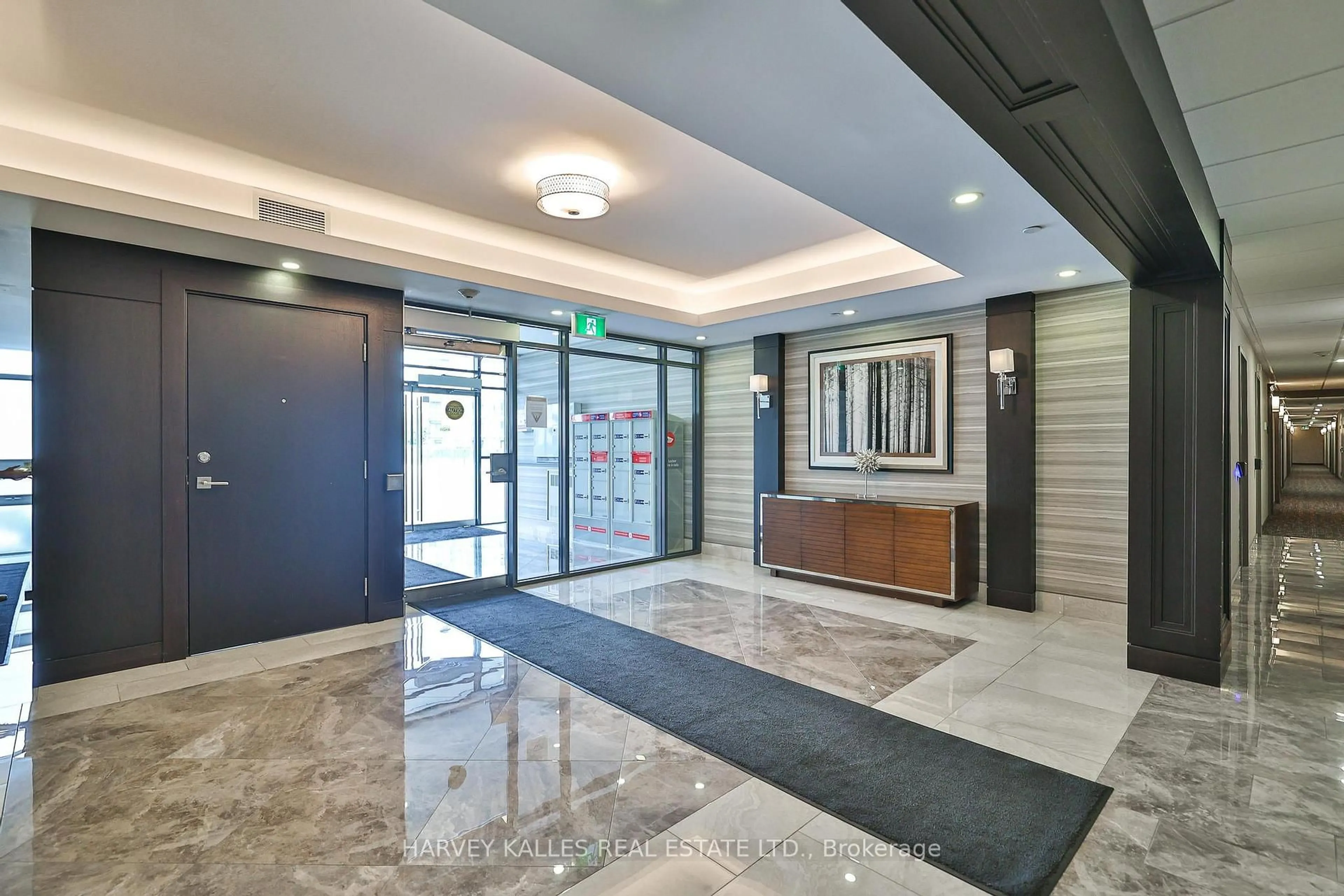 Indoor foyer for 101 Shoreview Pl #122, Hamilton Ontario L8E 0K2