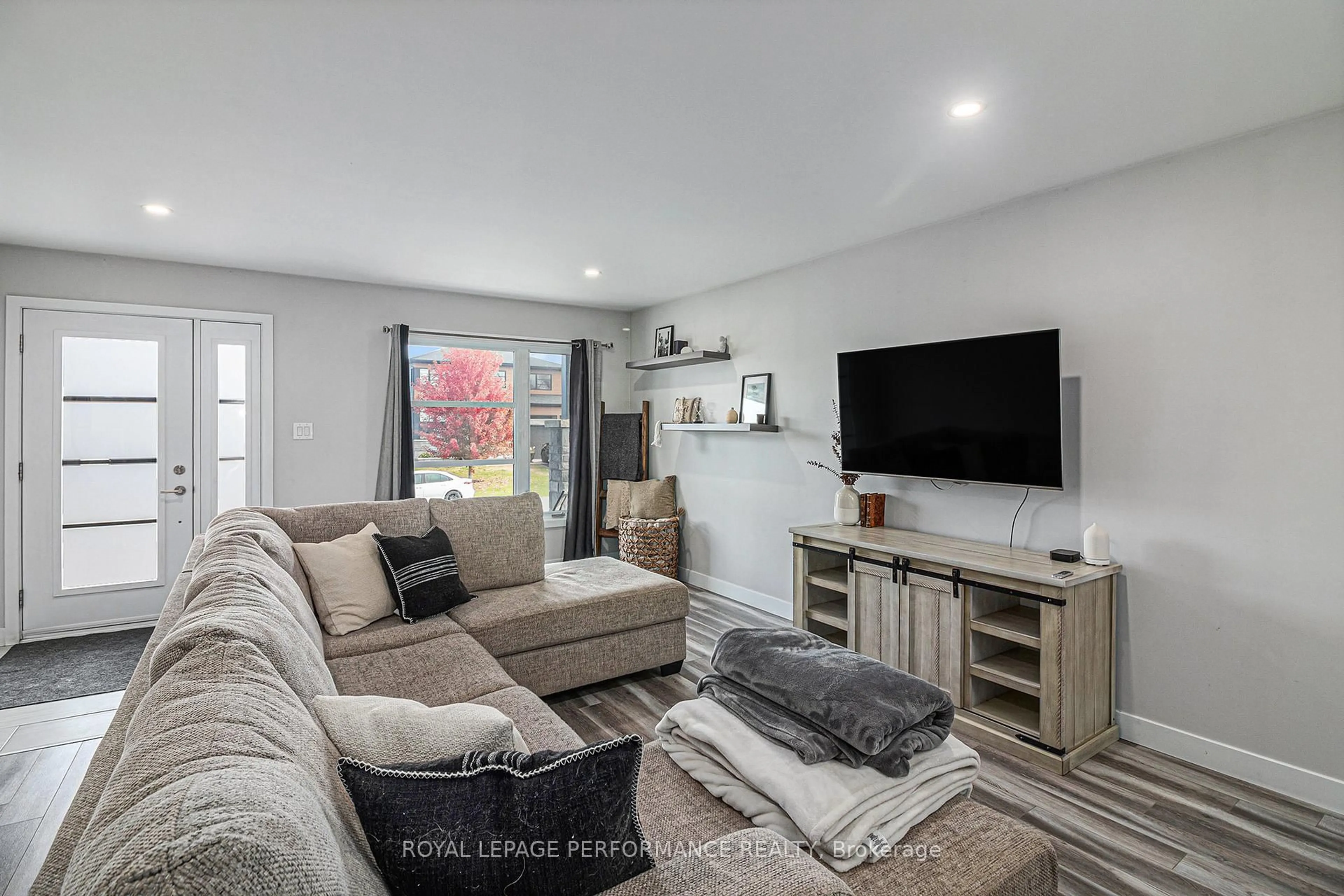 Living room with furniture, unknown for 8 Brittany St, North Stormont Ontario K0A 1R0