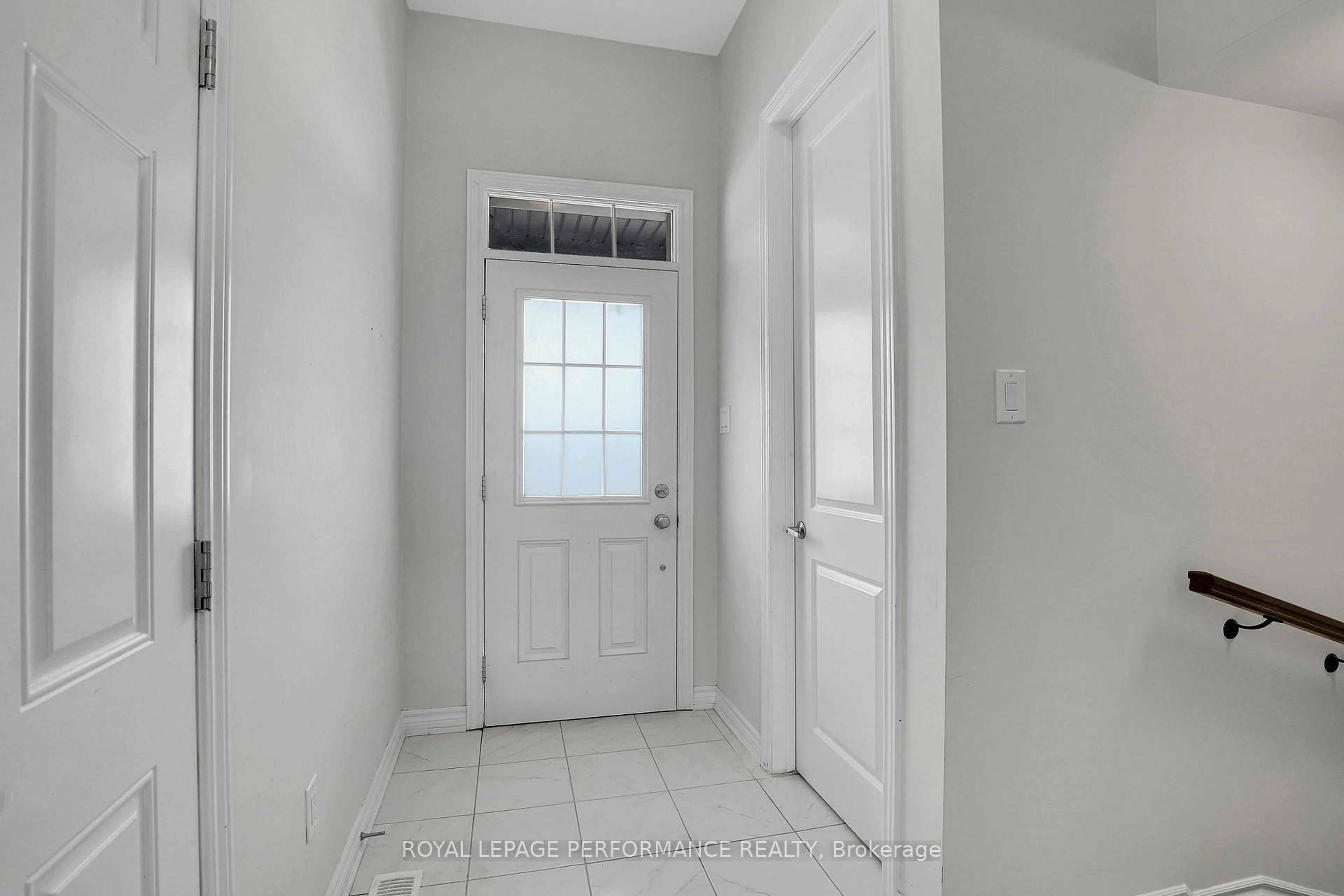 Indoor entryway for 110 Main Halyard Lane, Ottawa Ontario K2J 7B6