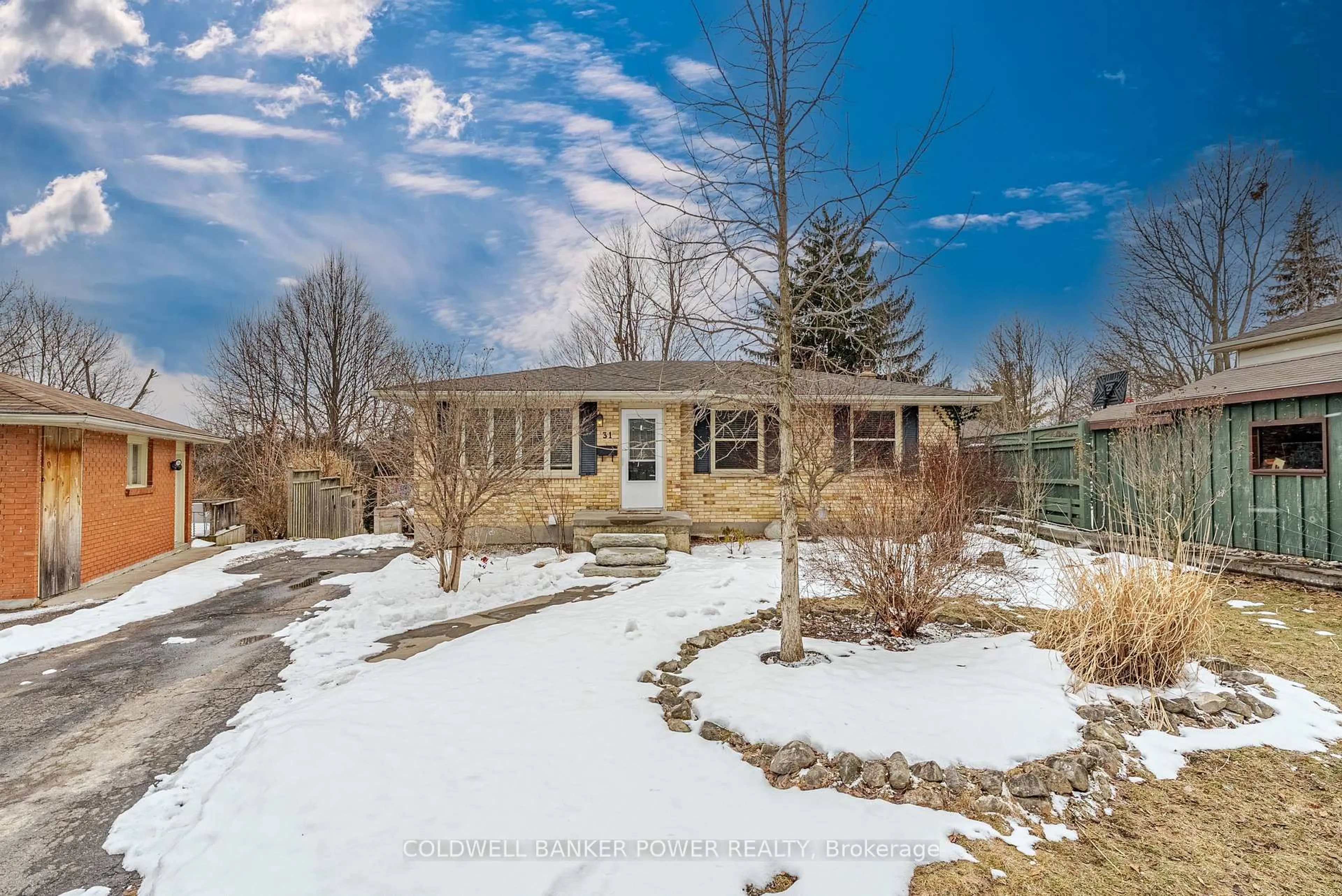 A pic from outside/outdoor area/front of a property/back of a property/a pic from drone, street for 31 KEY HILL Rd, London North Ontario N6G 2G2