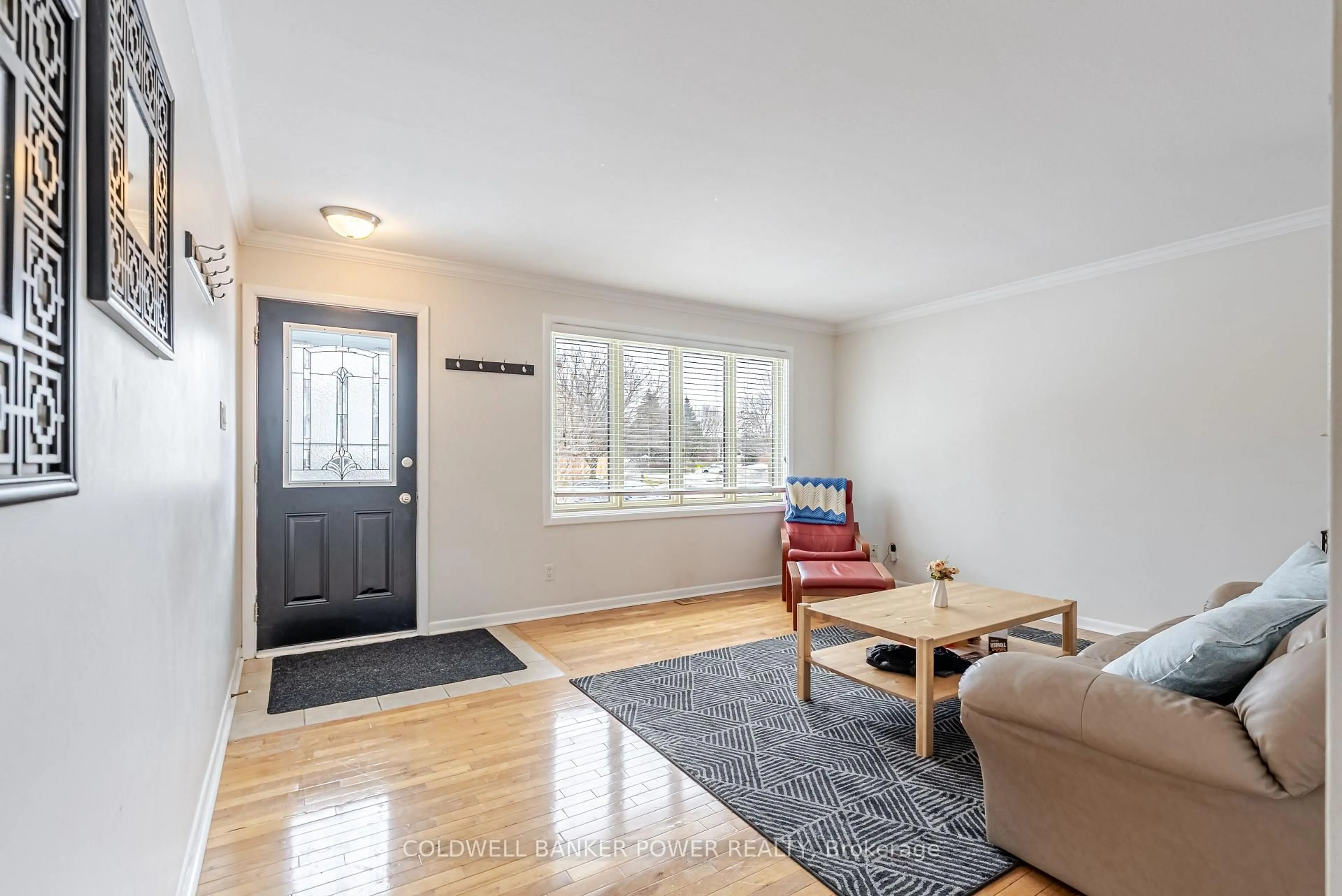 Indoor entryway for 31 KEY HILL Rd, London North Ontario N6G 2G2