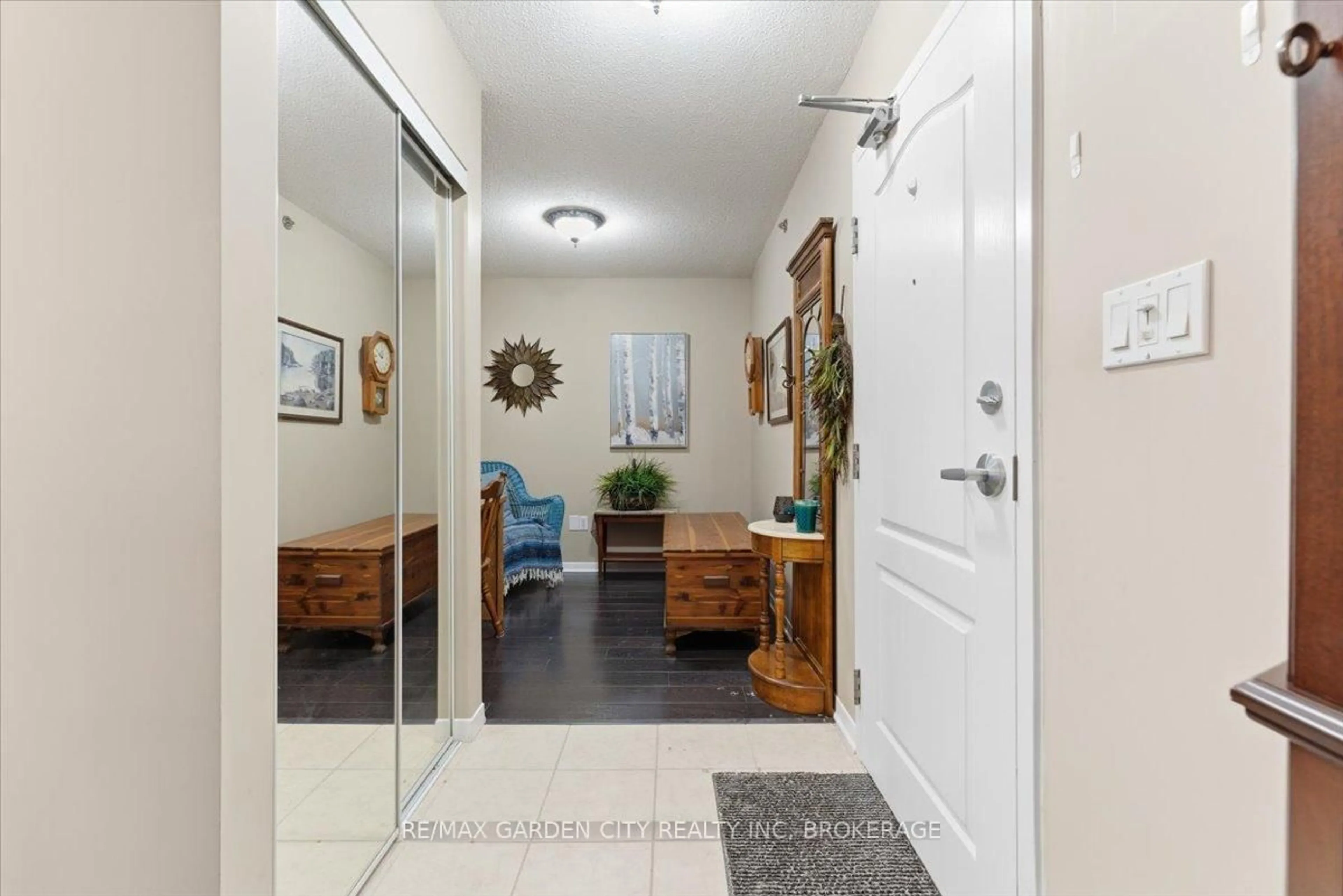 Indoor entryway for 330 Prince Charles Dr #1402, Welland Ontario L3C 7B3