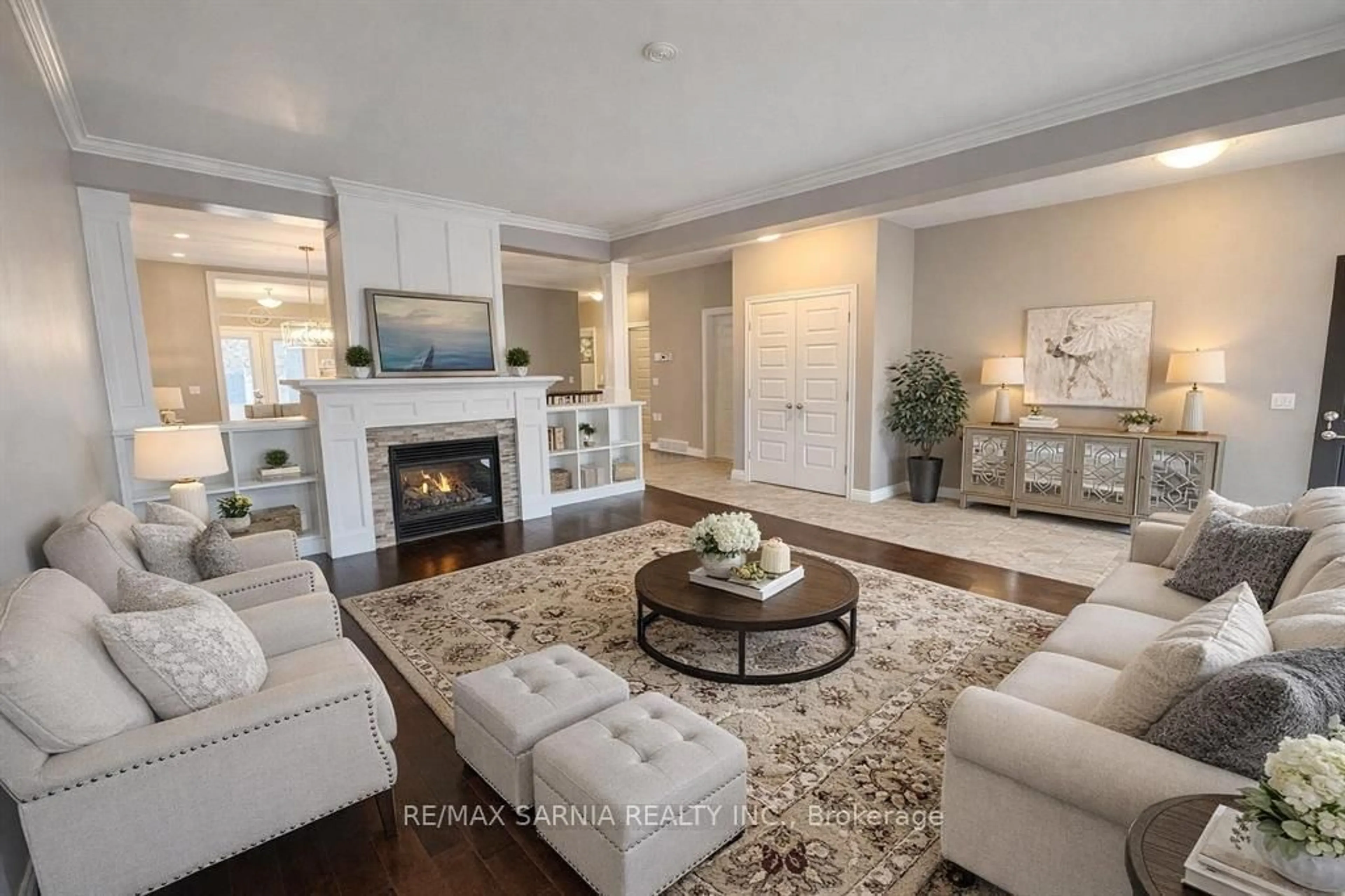 Living room with furniture, unknown for 41 Veranda Crt, Chatham-Kent Ontario N7L 0B4