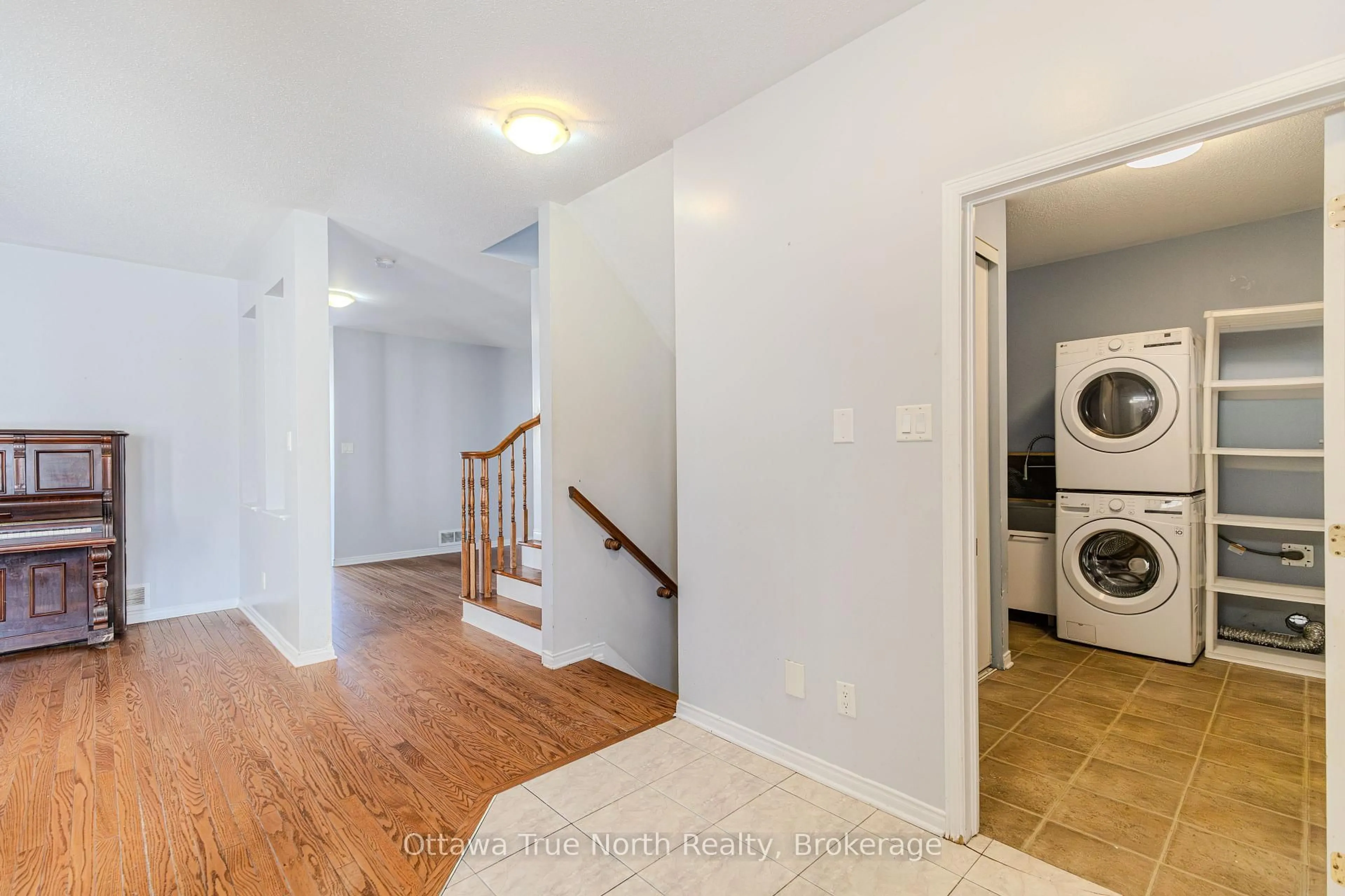 Unknown for 110 Macara Cres, Ottawa Ontario K2K 0E1