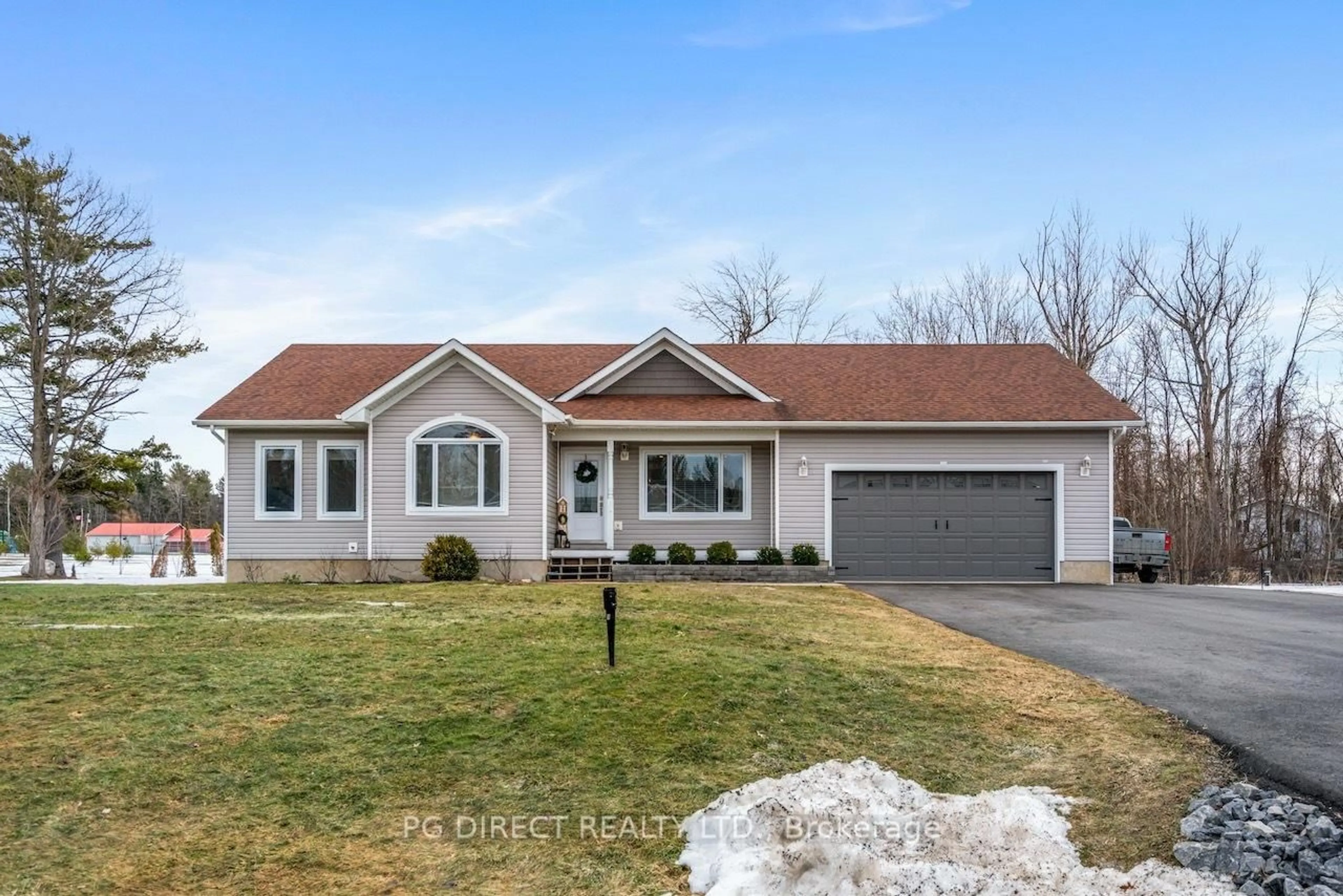 Home with vinyl exterior material, street for 17 Albert St, Edwardsburgh/Cardinal Ontario K0E 1T1