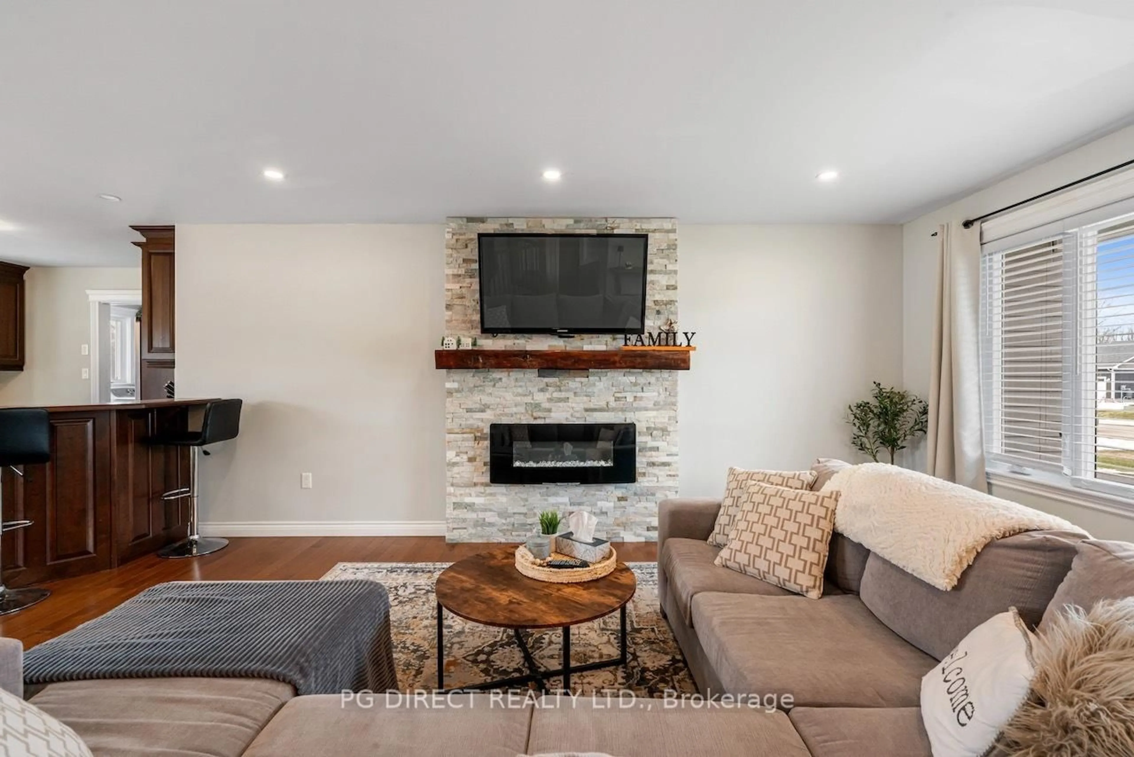 Living room with furniture, unknown for 17 Albert St, Edwardsburgh/Cardinal Ontario K0E 1T1