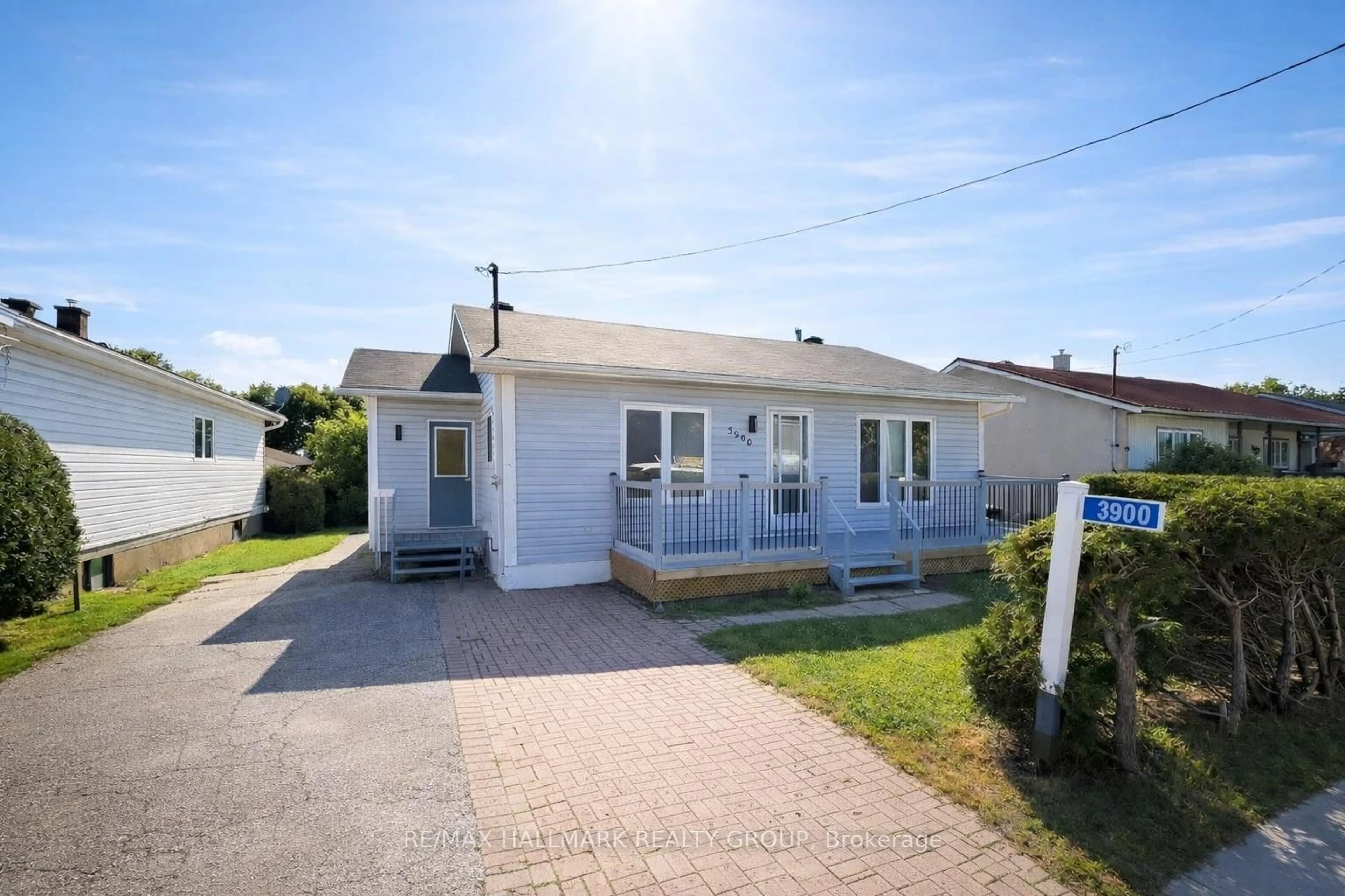 A pic from outside/outdoor area/front of a property/back of a property/a pic from drone, street for 3900 Champlain Rd, Clarence-Rockland Ontario K0A 1E0