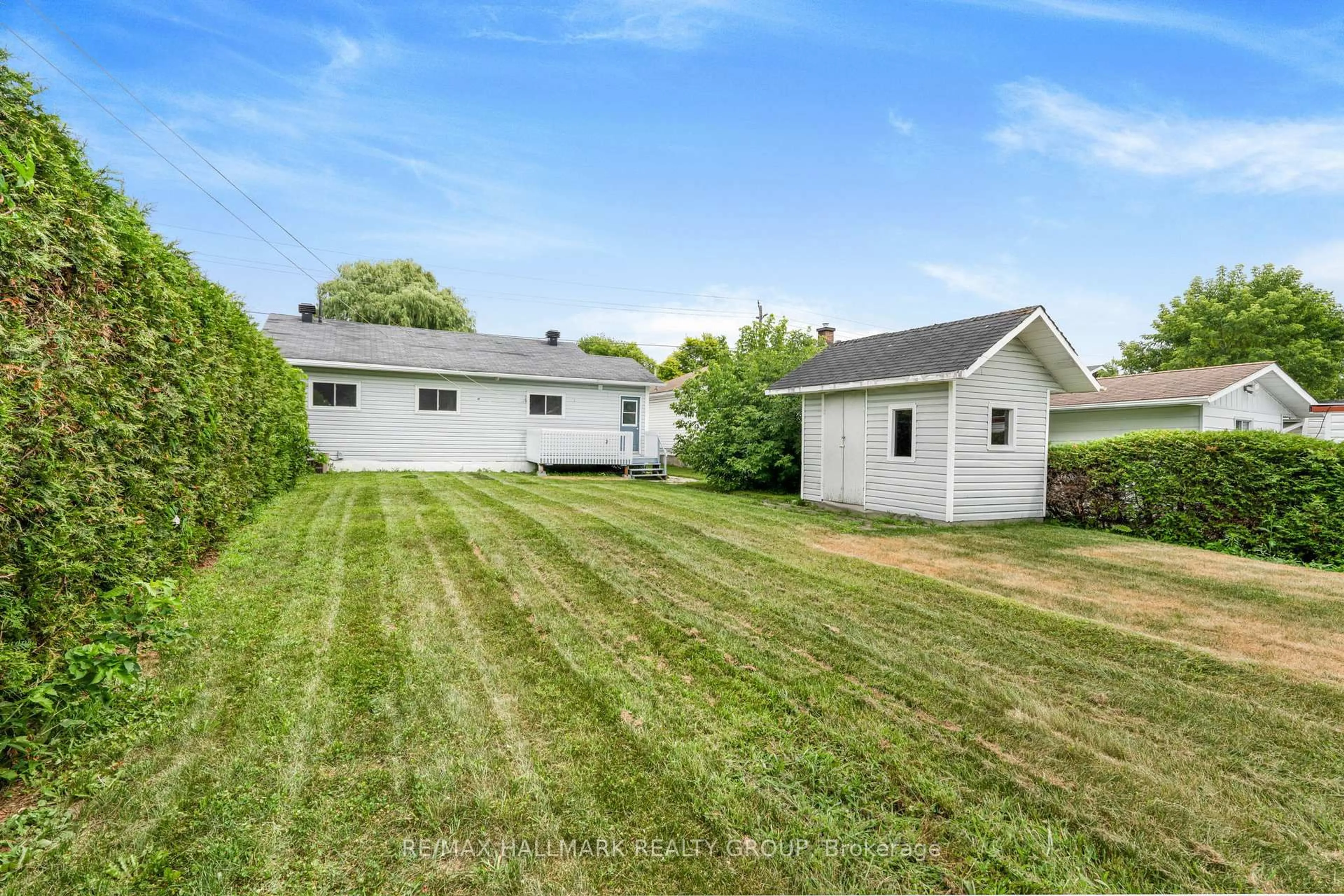 A pic from outside/outdoor area/front of a property/back of a property/a pic from drone, street for 3900 Champlain Rd, Clarence-Rockland Ontario K0A 1E0