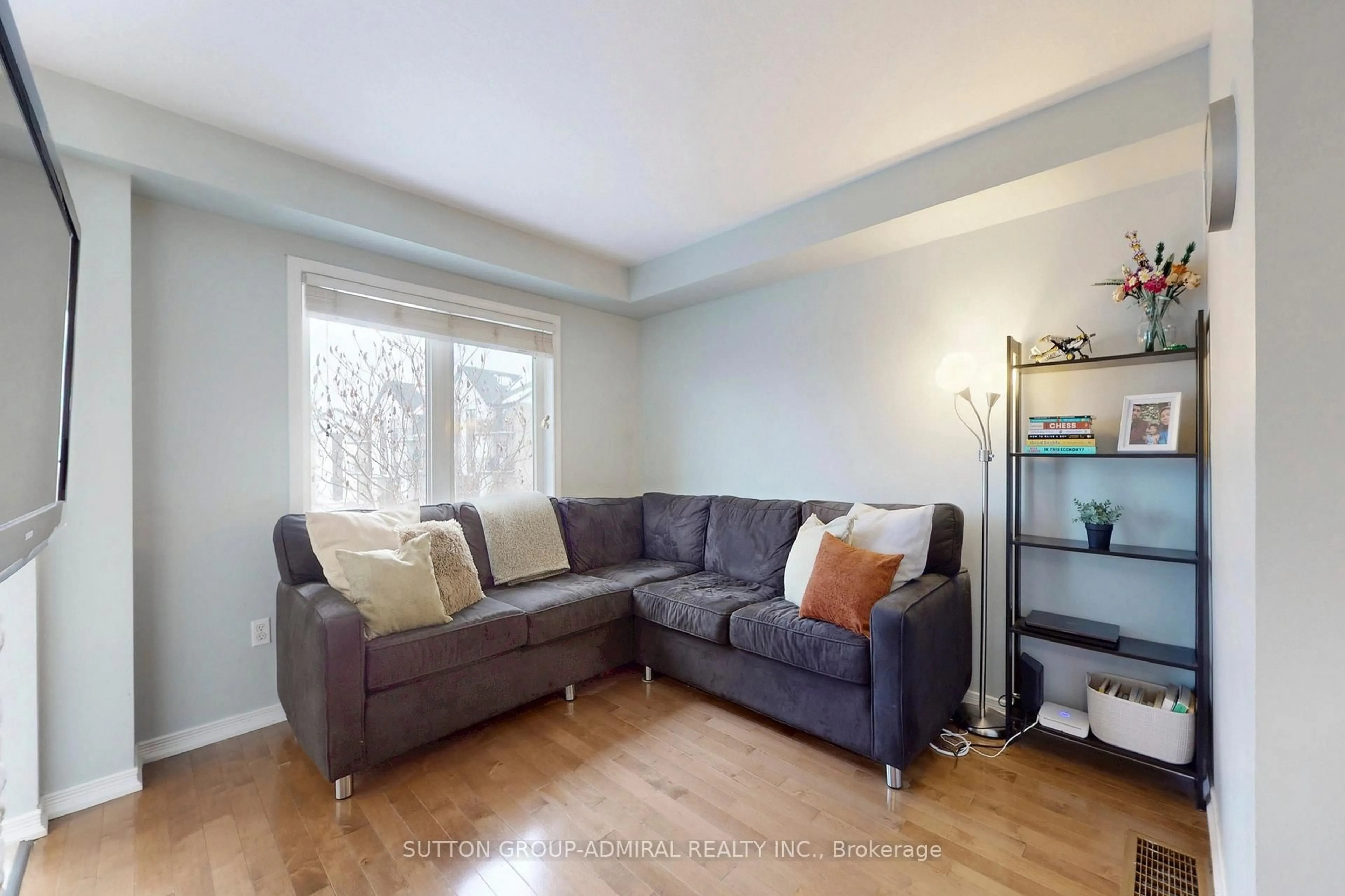 Living room with furniture, unknown for 109 Bloomington Dr, Cambridge Ontario N1P 1J6