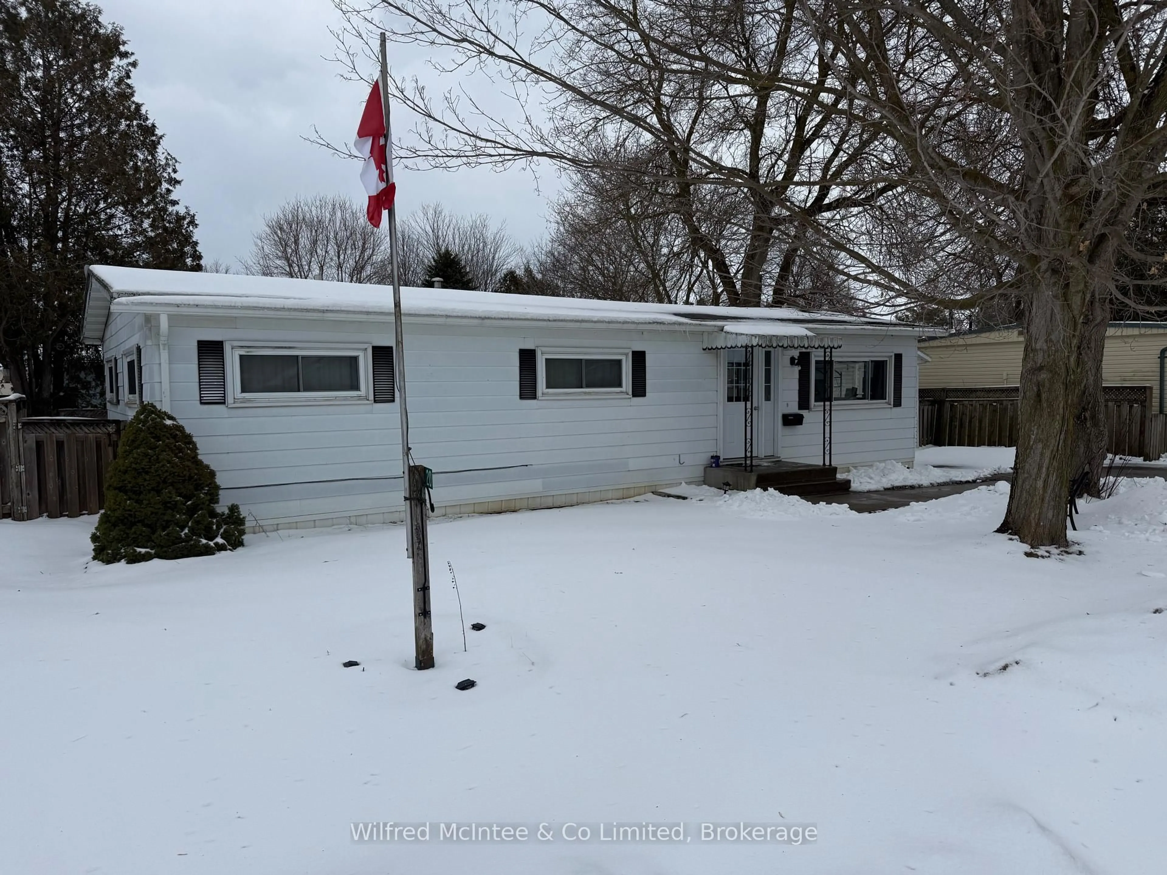 Home with vinyl exterior material, street for 20 Cardinal St, Brockton Ontario N0G 2V0