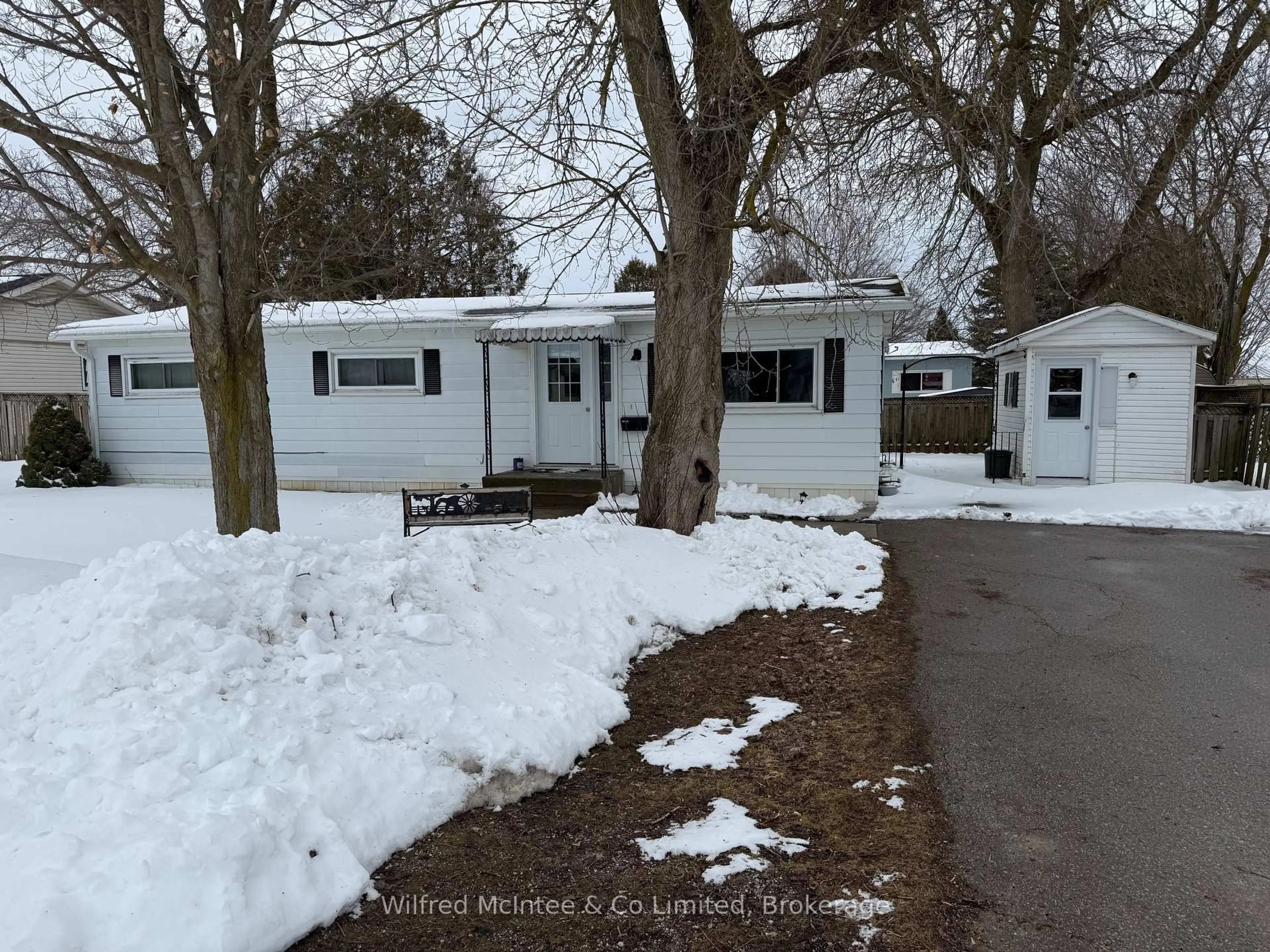 Unknown for 20 Cardinal St, Brockton Ontario N0G 2V0