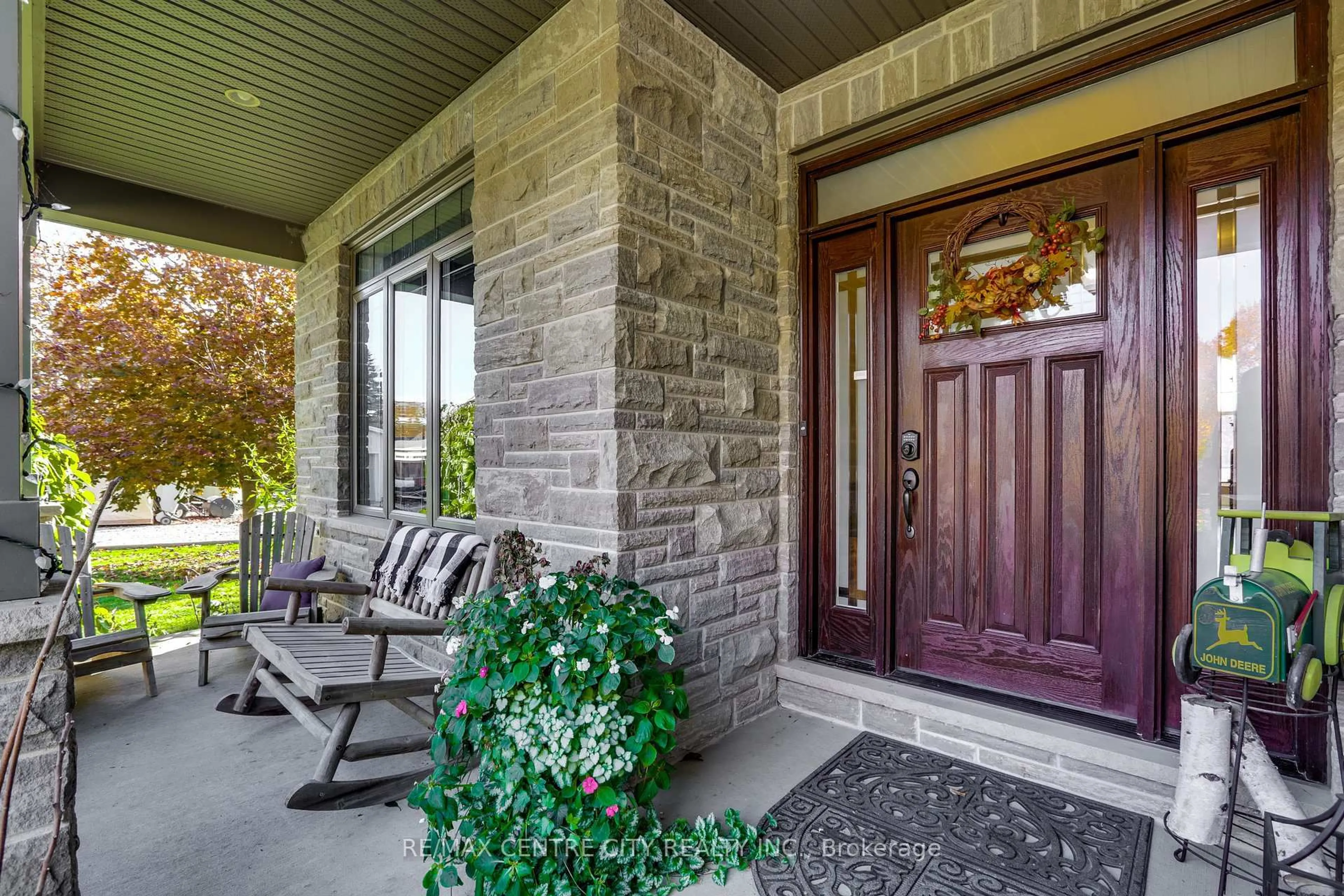 Indoor entryway for 51155 Clinton St, Malahide Ontario N0L 2J0