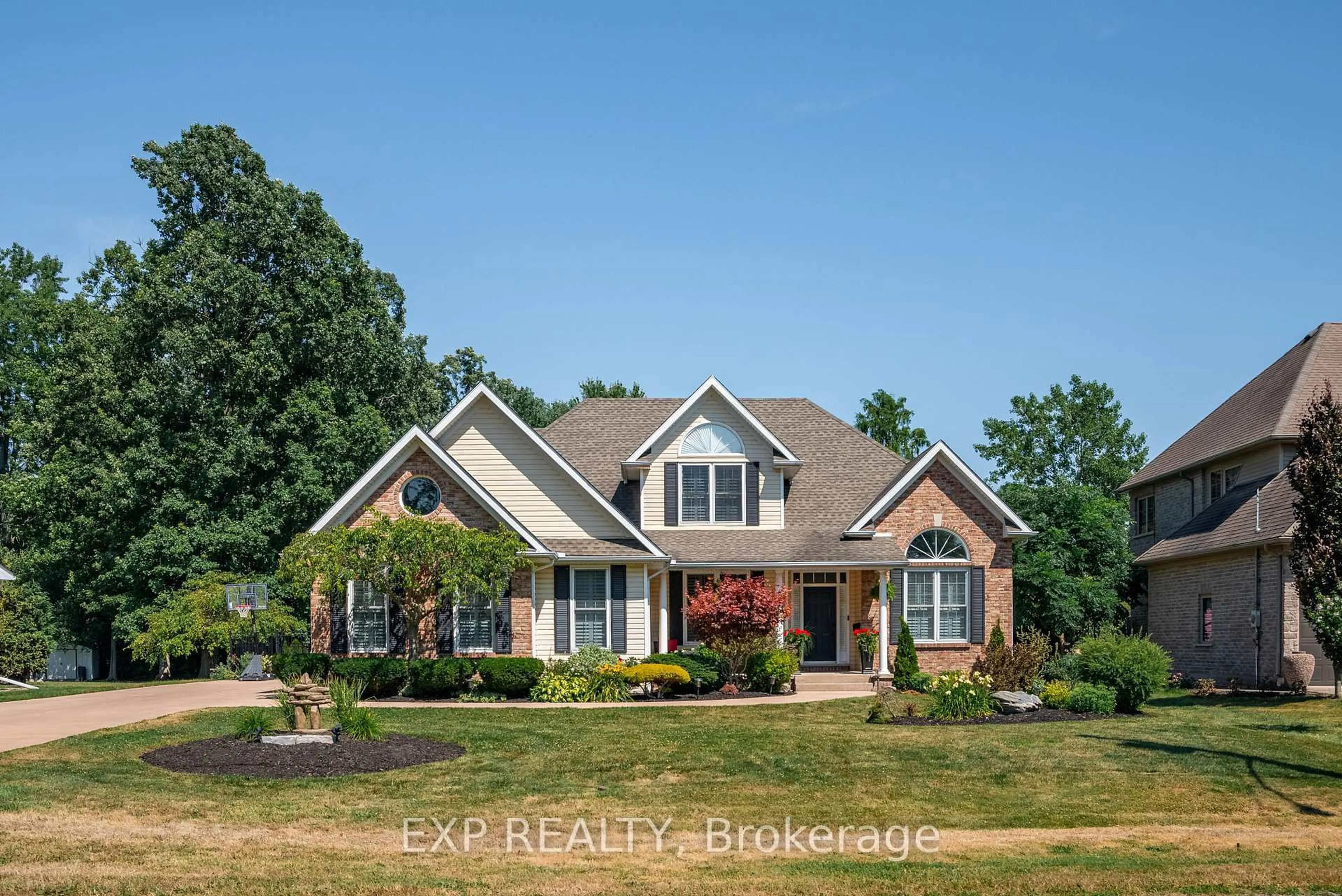 Home with brick exterior material, street for 546 Ferndale Ave, Fort Erie Ontario L2A 6E3