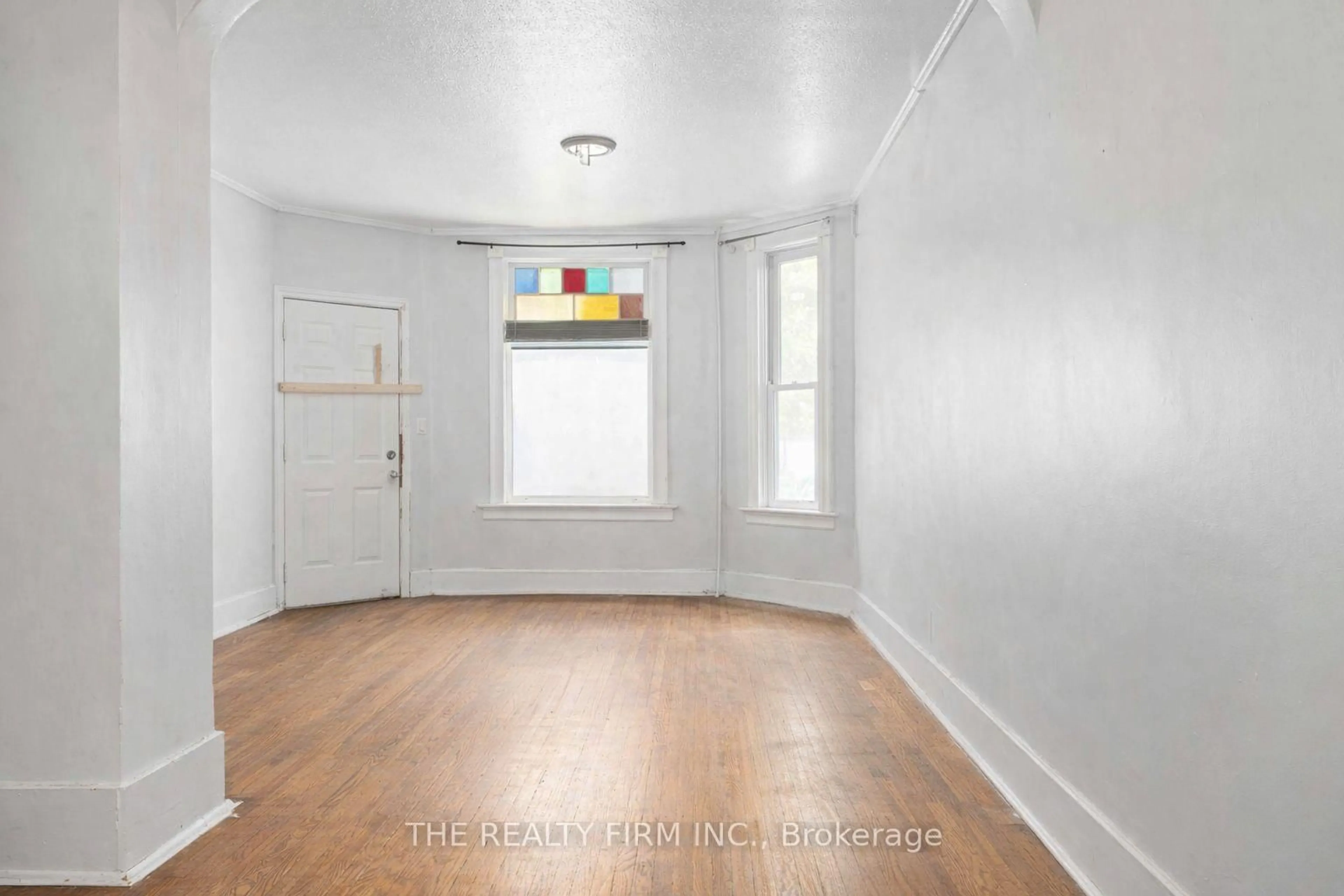 A pic of a room for 316 Confederation St, Sarnia Ontario N7T 2A5