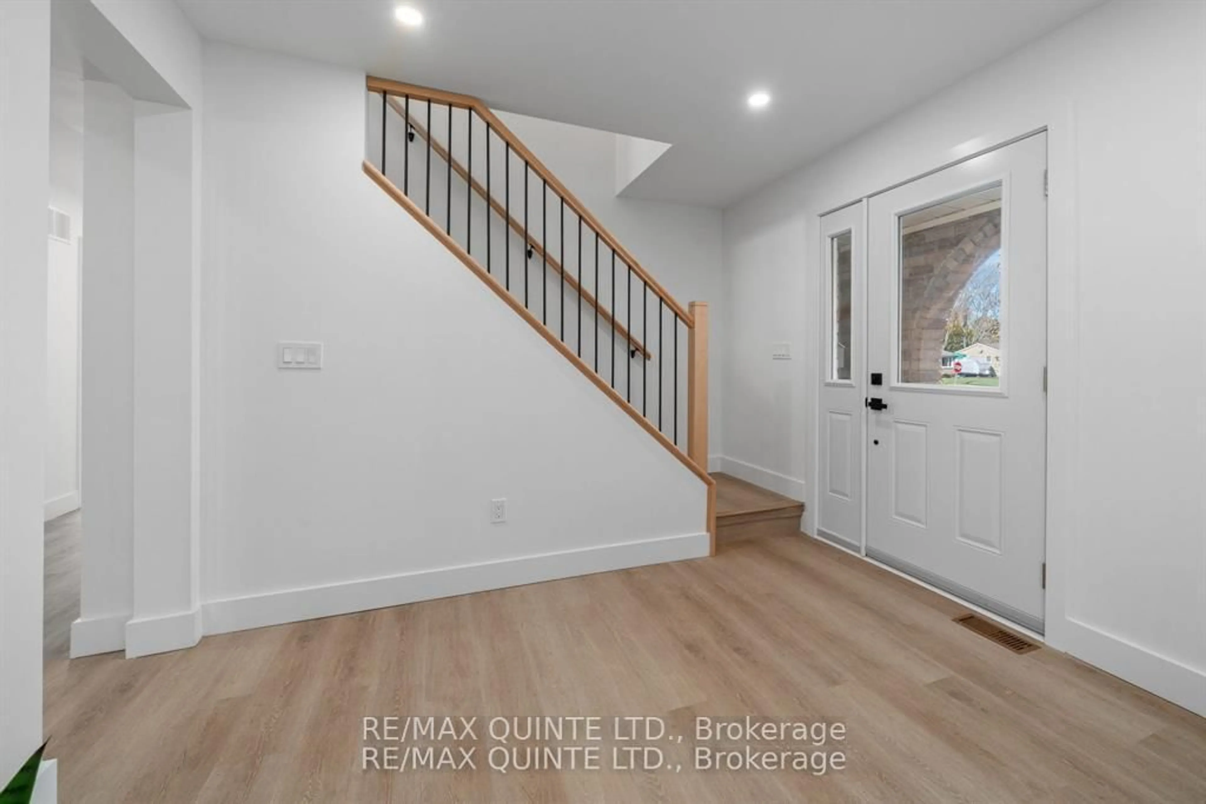 Indoor entryway for 3 Cooke Crt, Belleville Ontario K8N 5N4