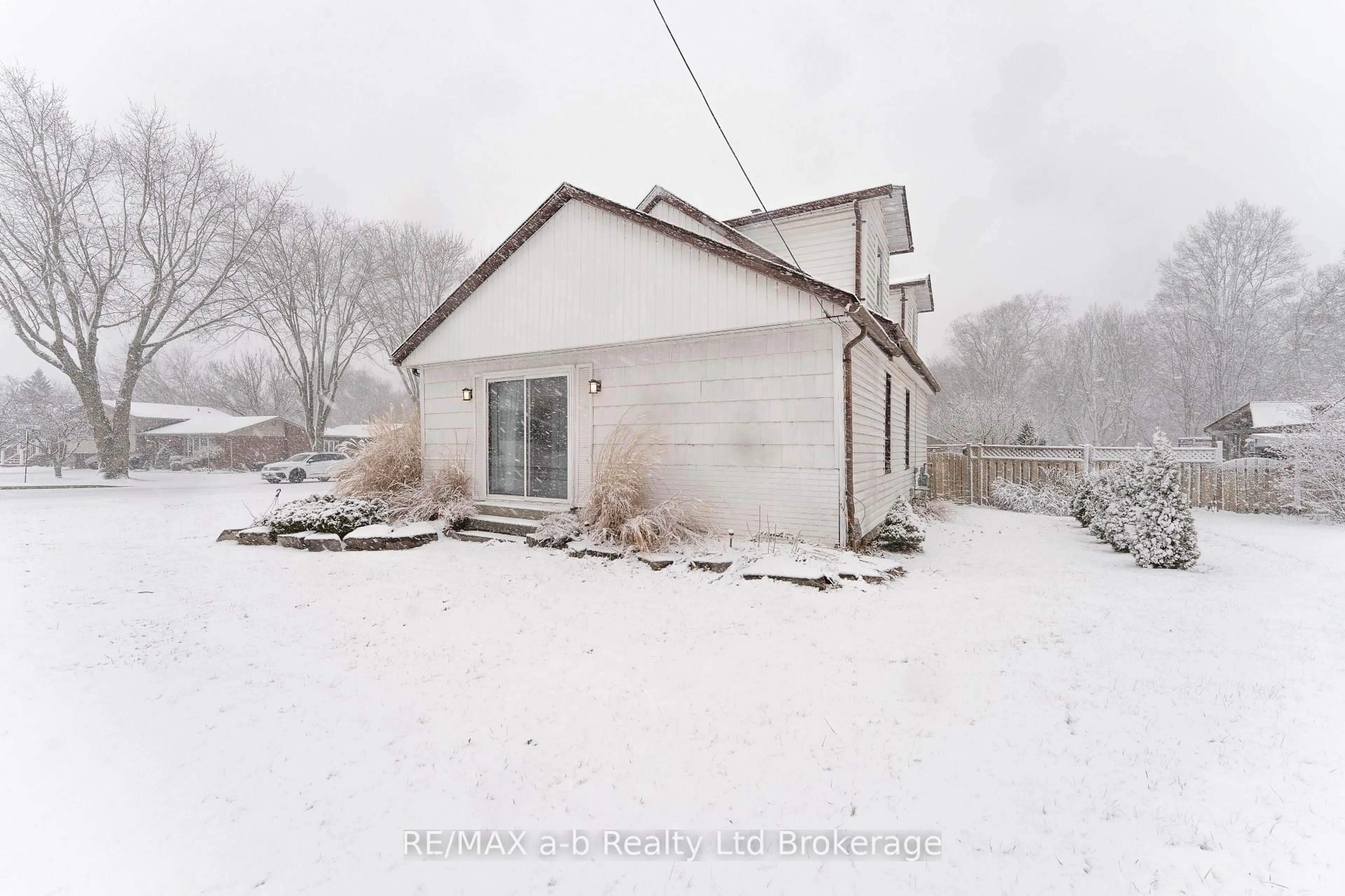 Unknown for 13 Potters Rd, Tillsonburg Ontario N4G 2G9