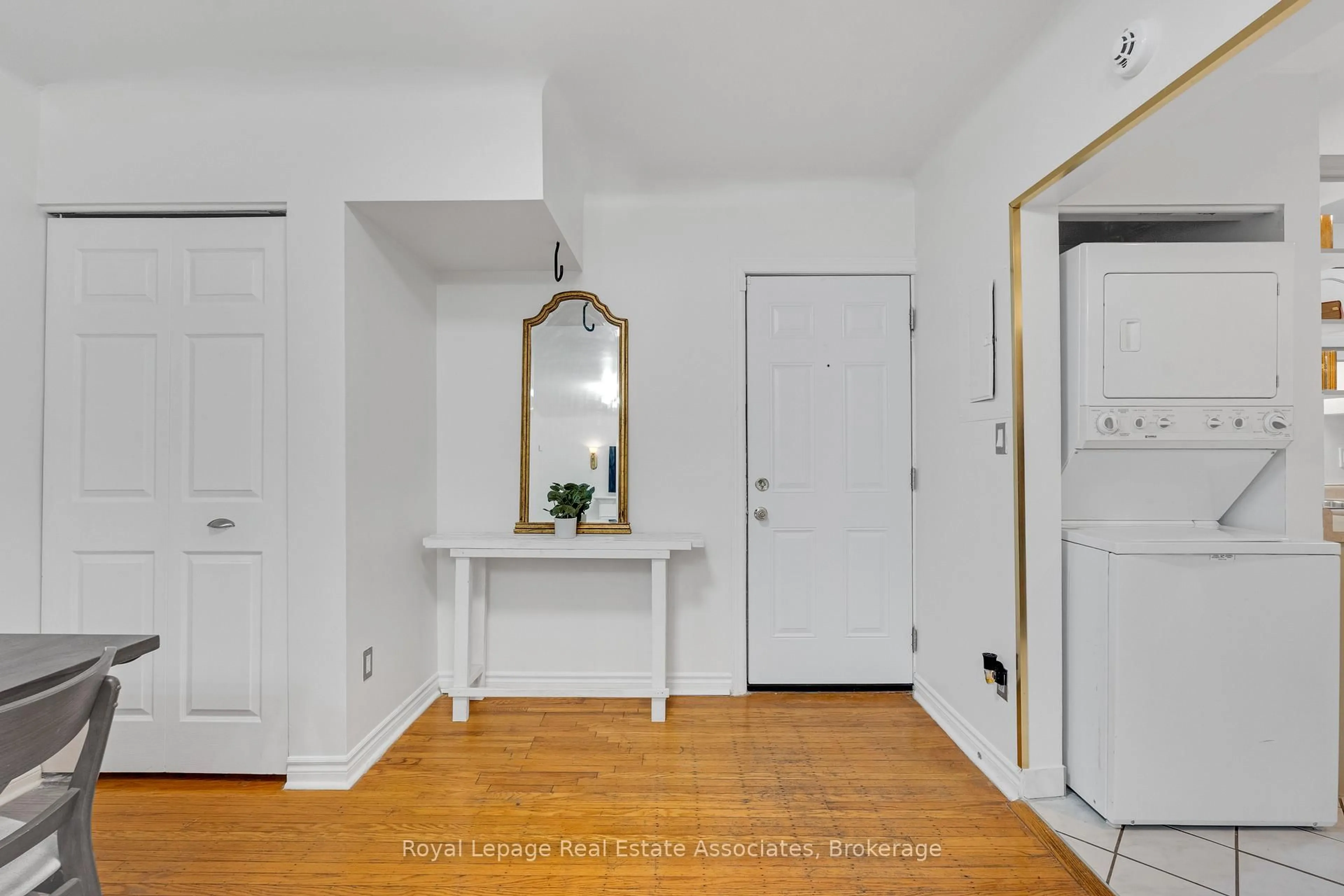 Indoor entryway for 2 Vineland Ave #15, Hamilton Ontario L8M 1R4