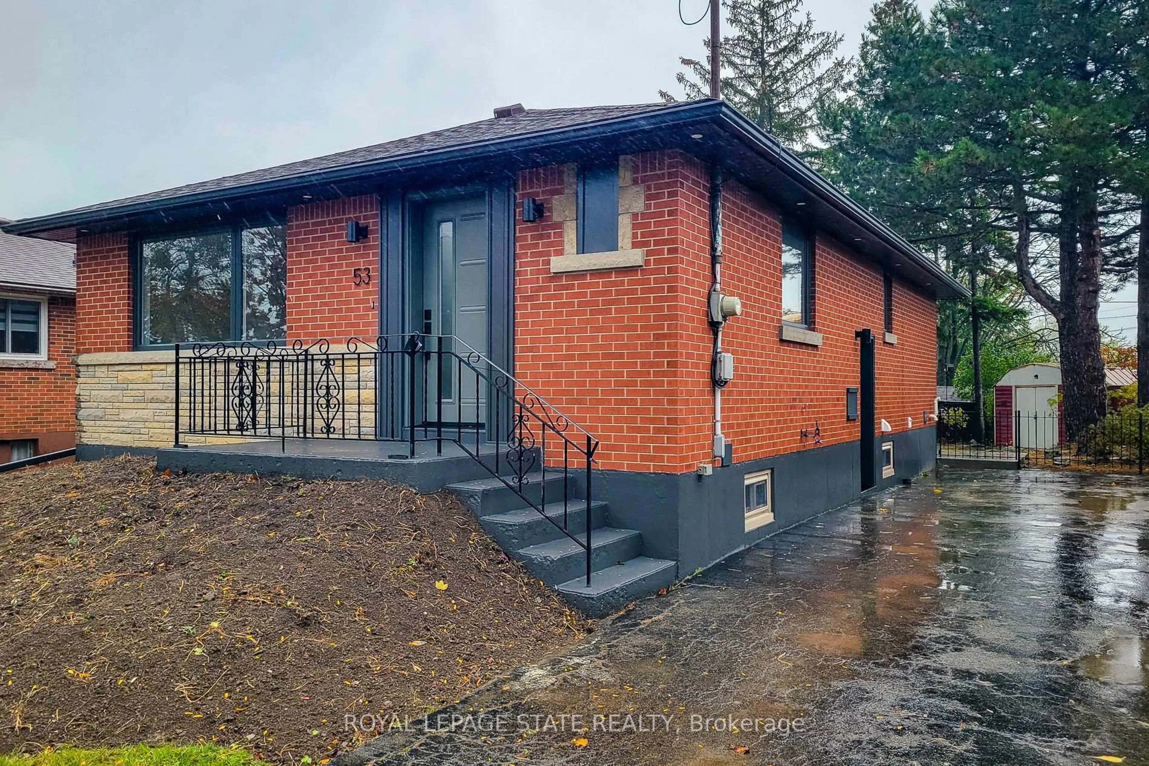 Home with brick exterior material, building for 53 Winchester Blvd, Hamilton Ontario L8T 2M7